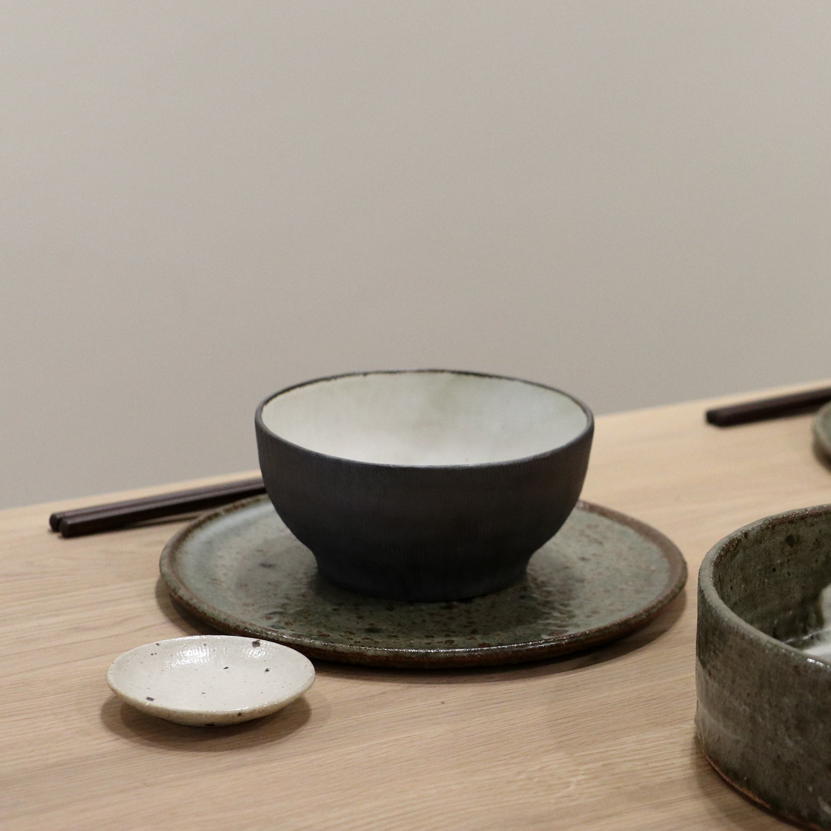 Kōyō sojaskål med brune nister