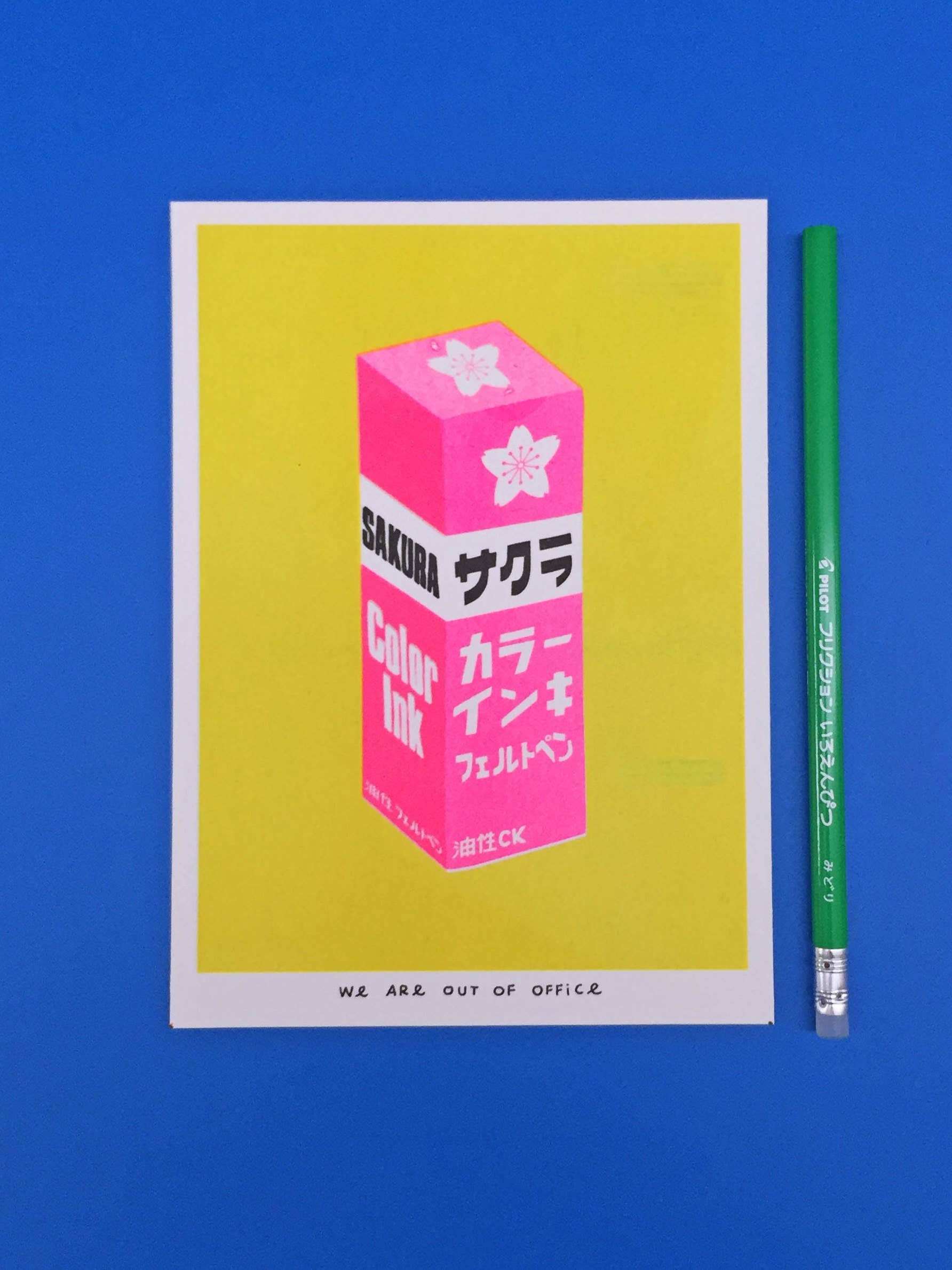 Risograftryk af en japansk pakke med pink sakura-blæk