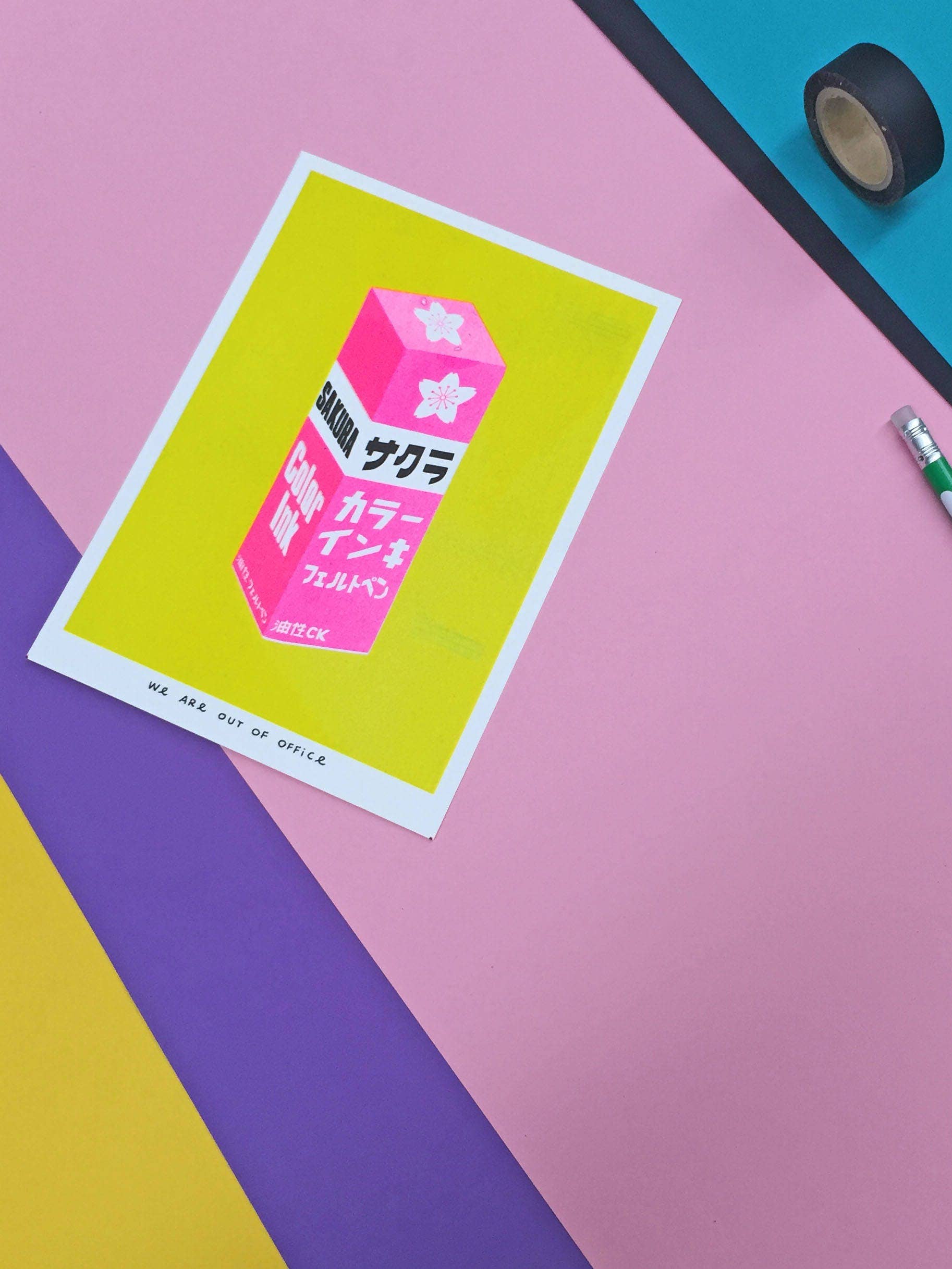 Risograftryk af en japansk pakke med pink sakura-blæk
