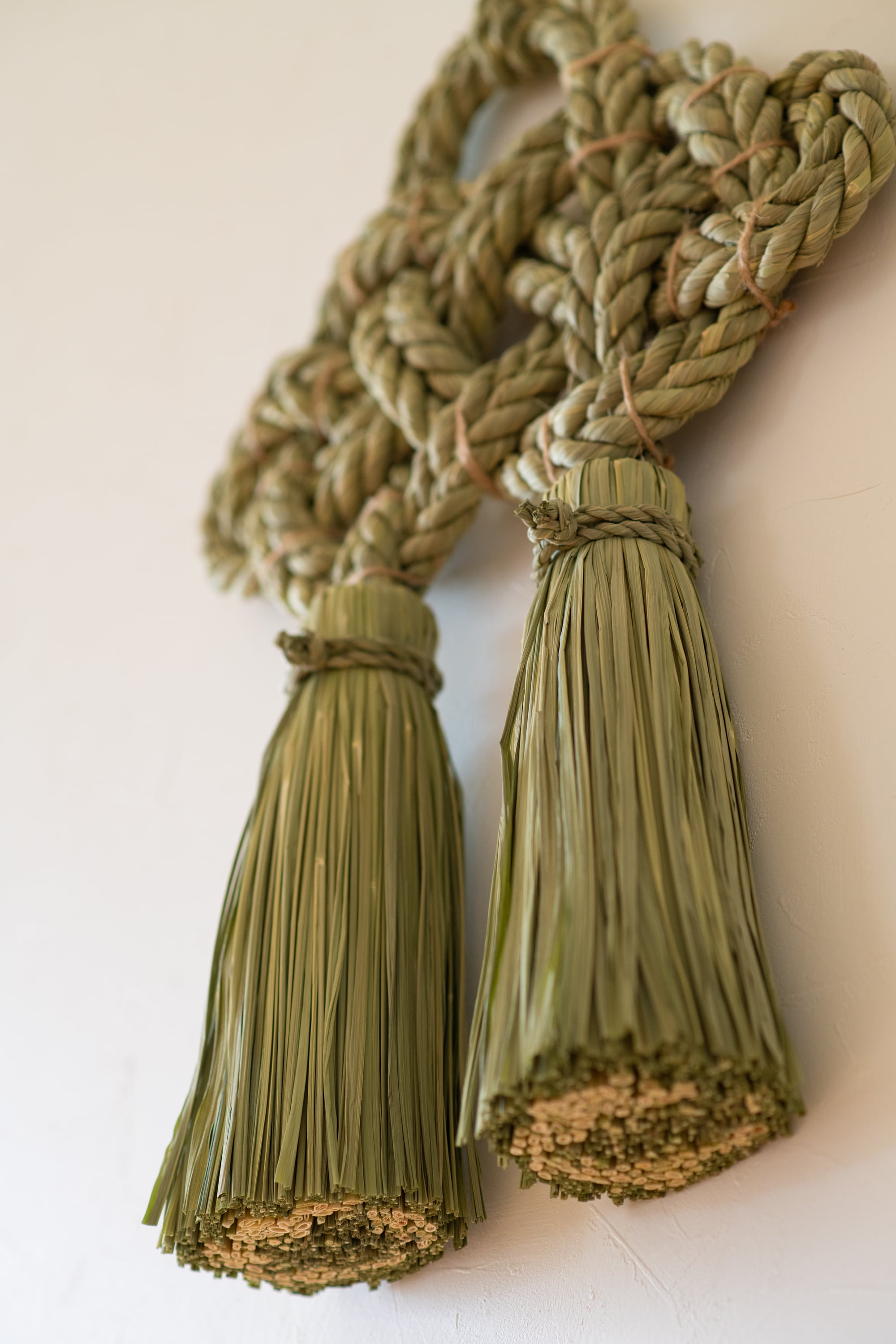 (quantity,price,image,measurements)Yudaski - Straw lucky charm
