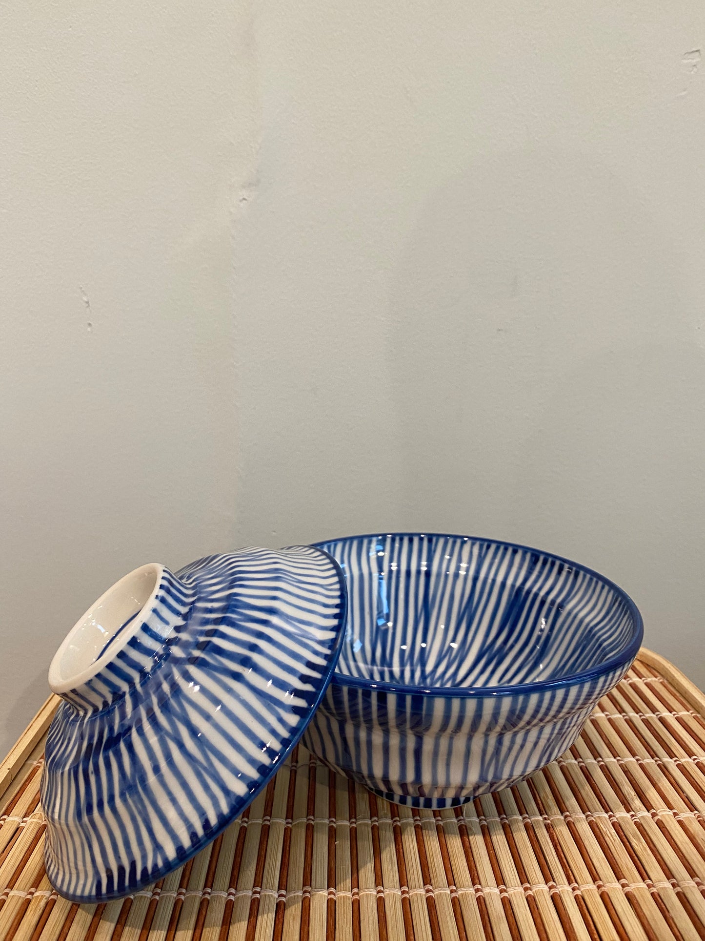 Stor bonbonniere med blå striber