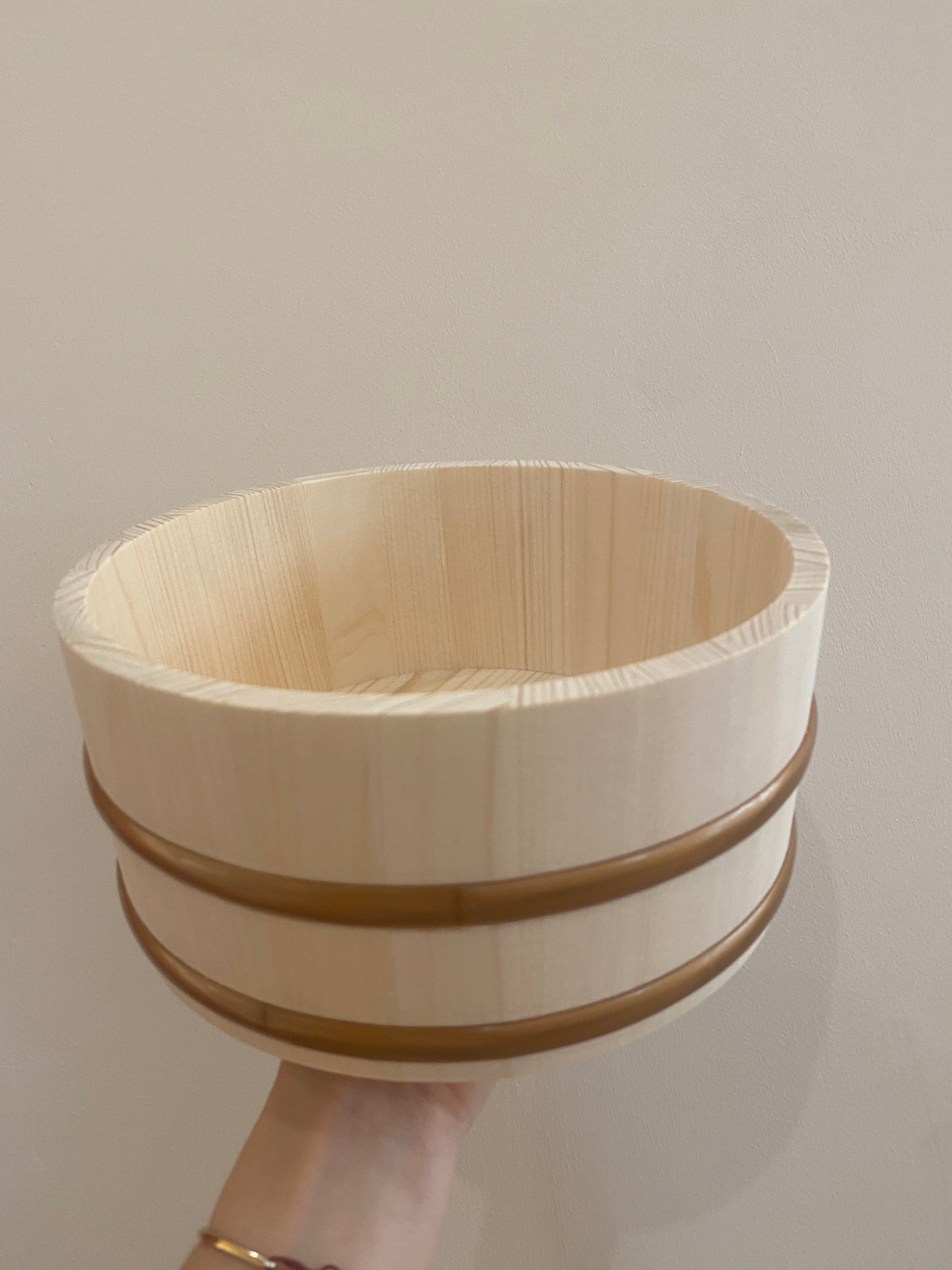 Vaskebalje med plastikbånd