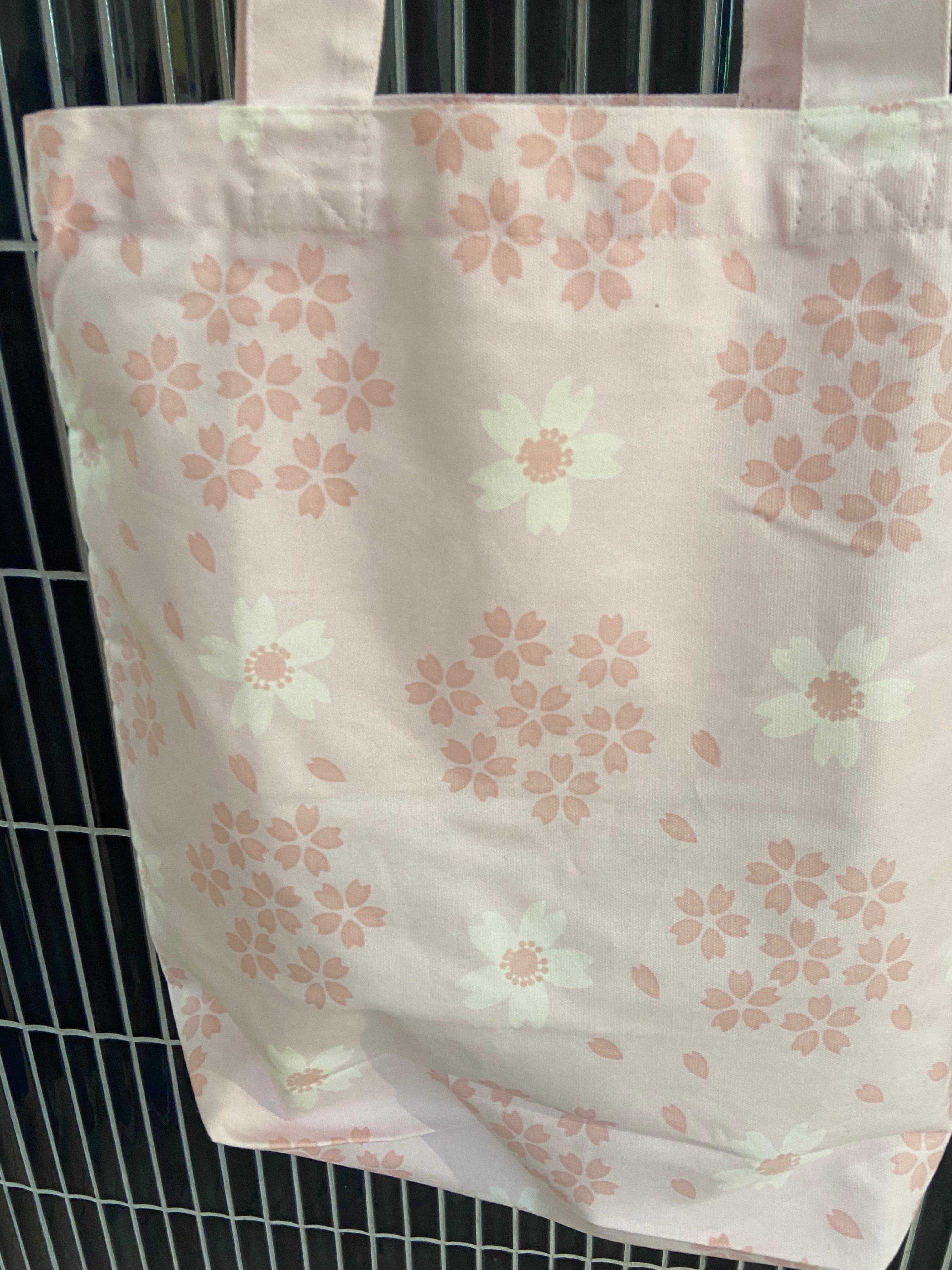 Japansk Tote bag med sort shiba og sakura-blomster