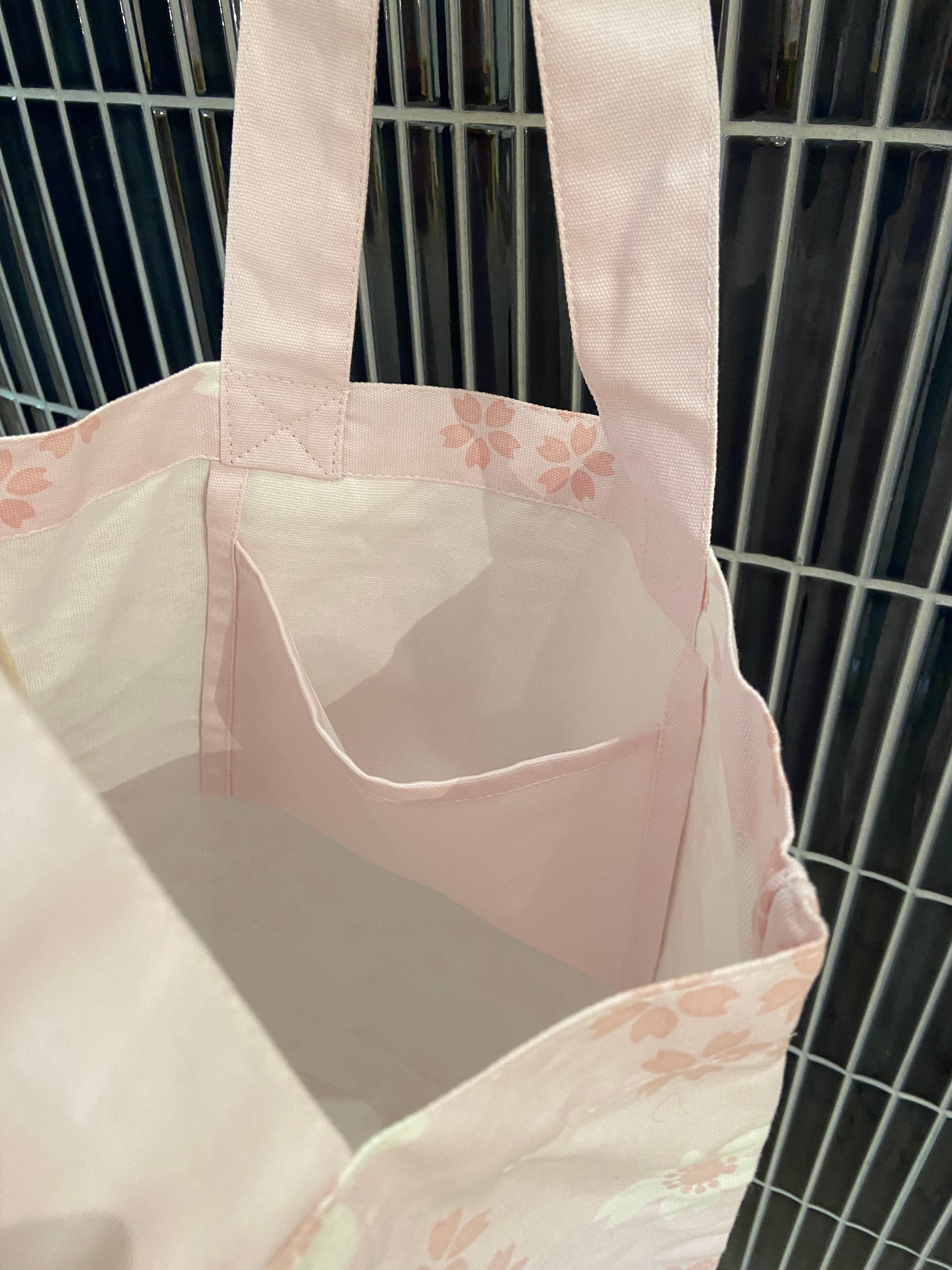 Japansk Tote bag med sort shiba og sakura-blomster