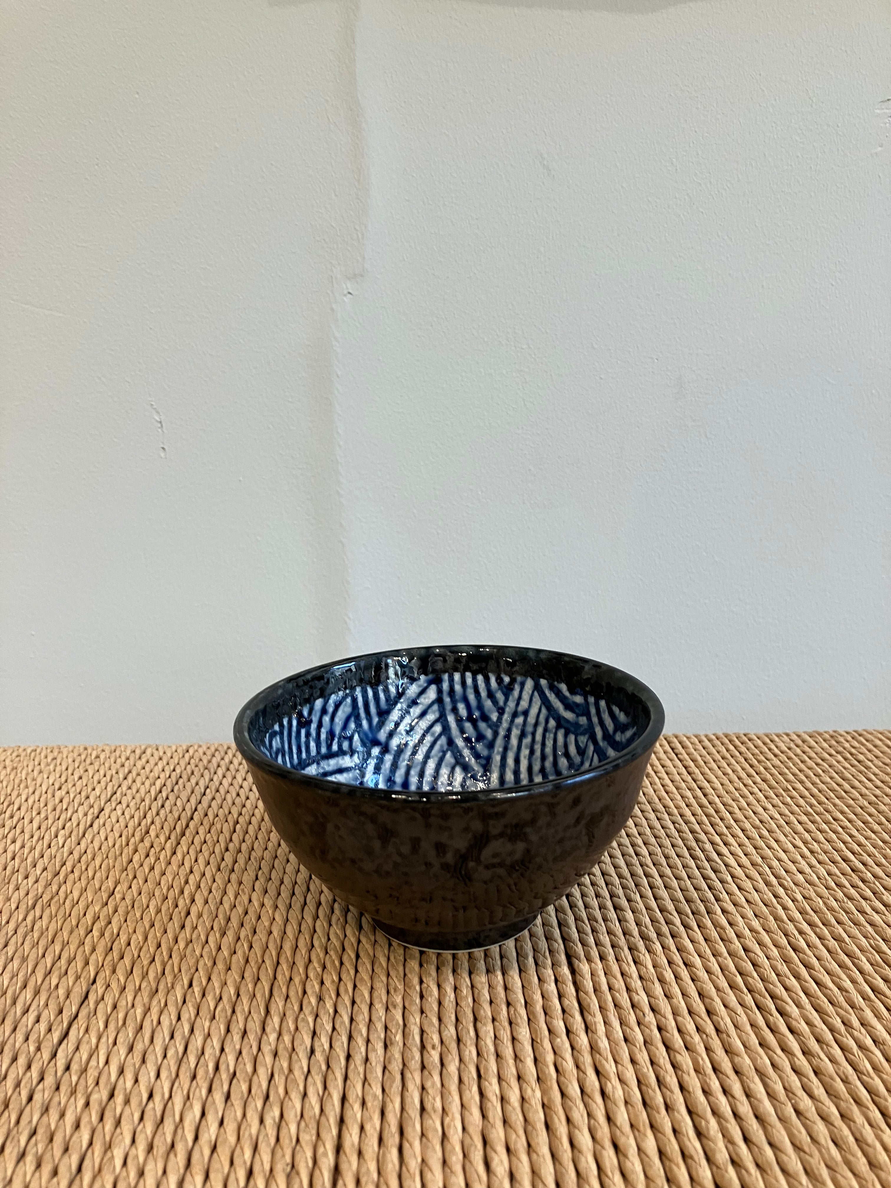 Blue waves - Small bowl with waves Ø11.5