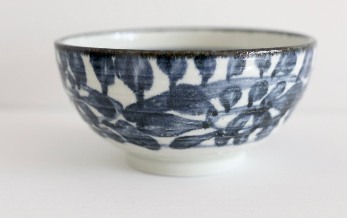 Nudelskål med blå blomster