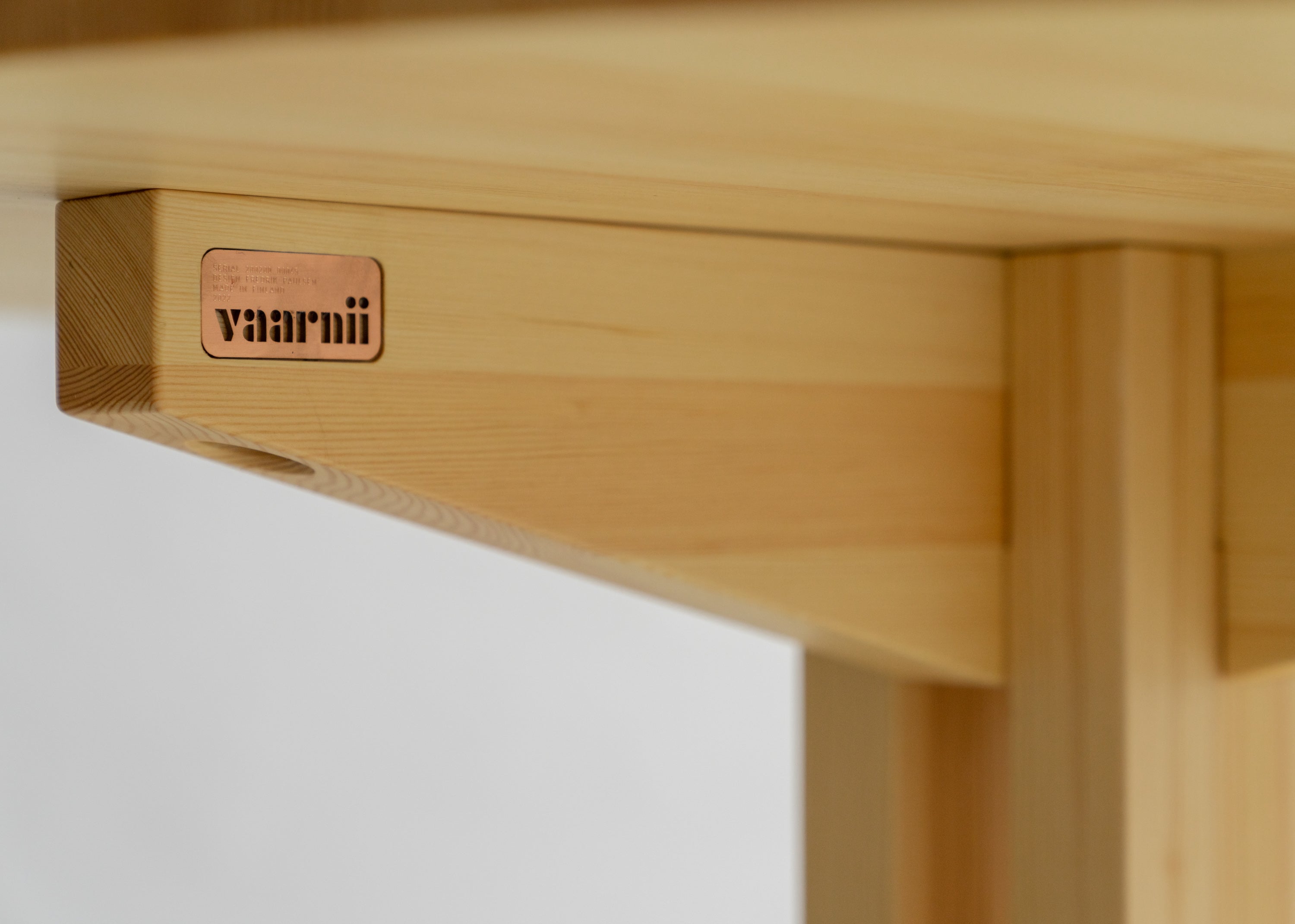 Vaarnii - 001 Dining Table Round