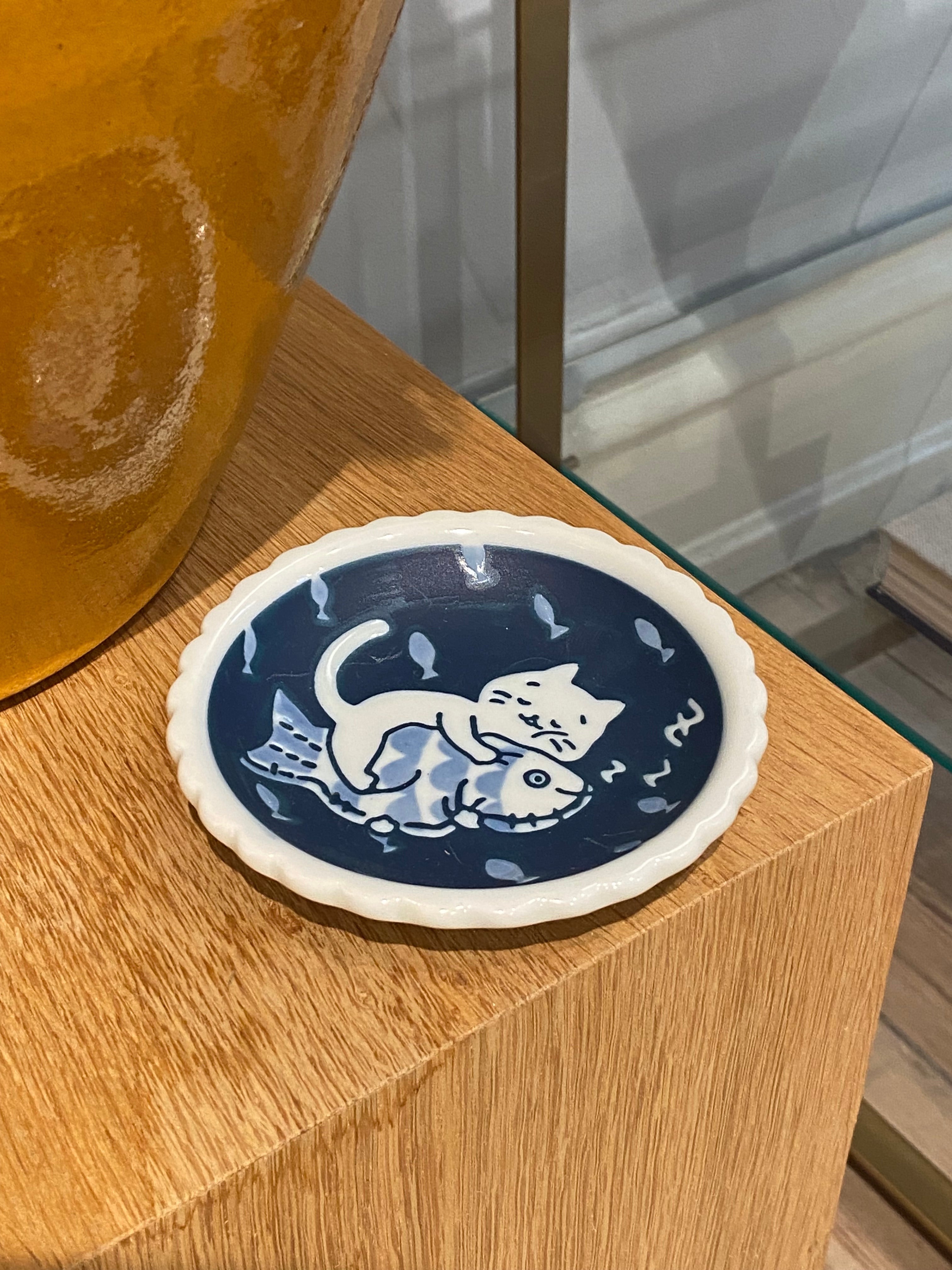 Cat plate with fish