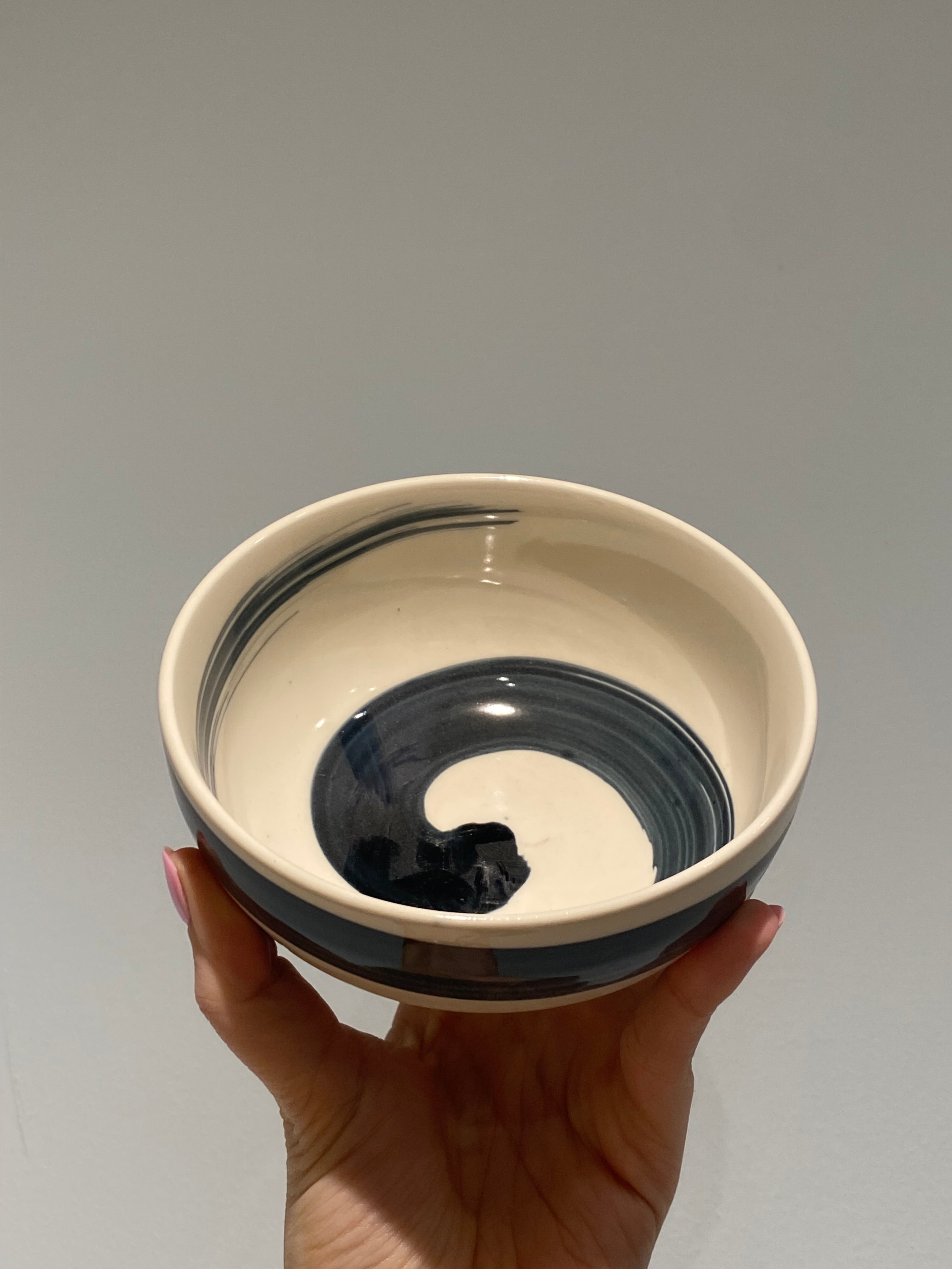Medium bowl with white glaze and blue spiral pattern
