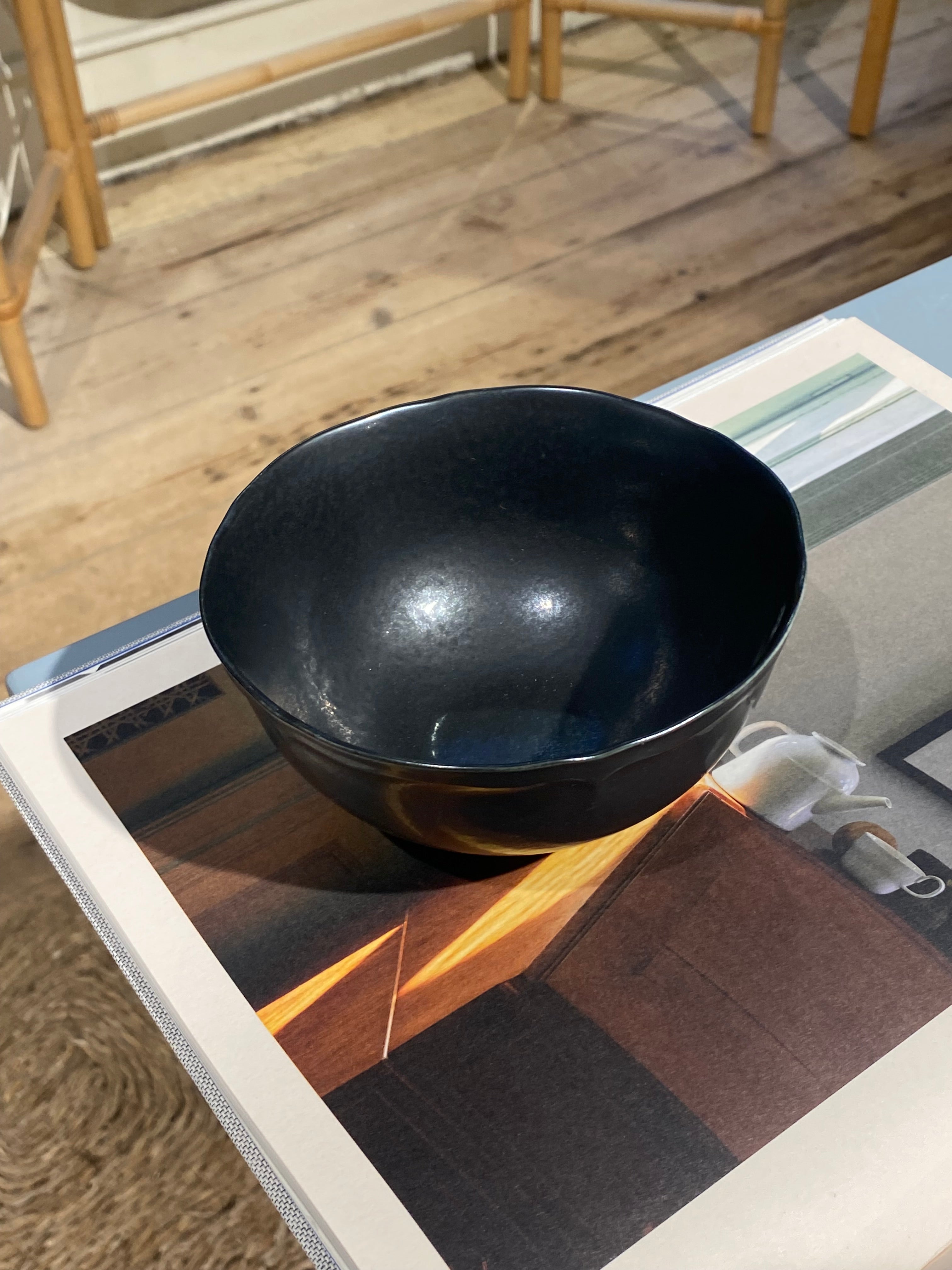 Bowl with black glaze and dripping effect