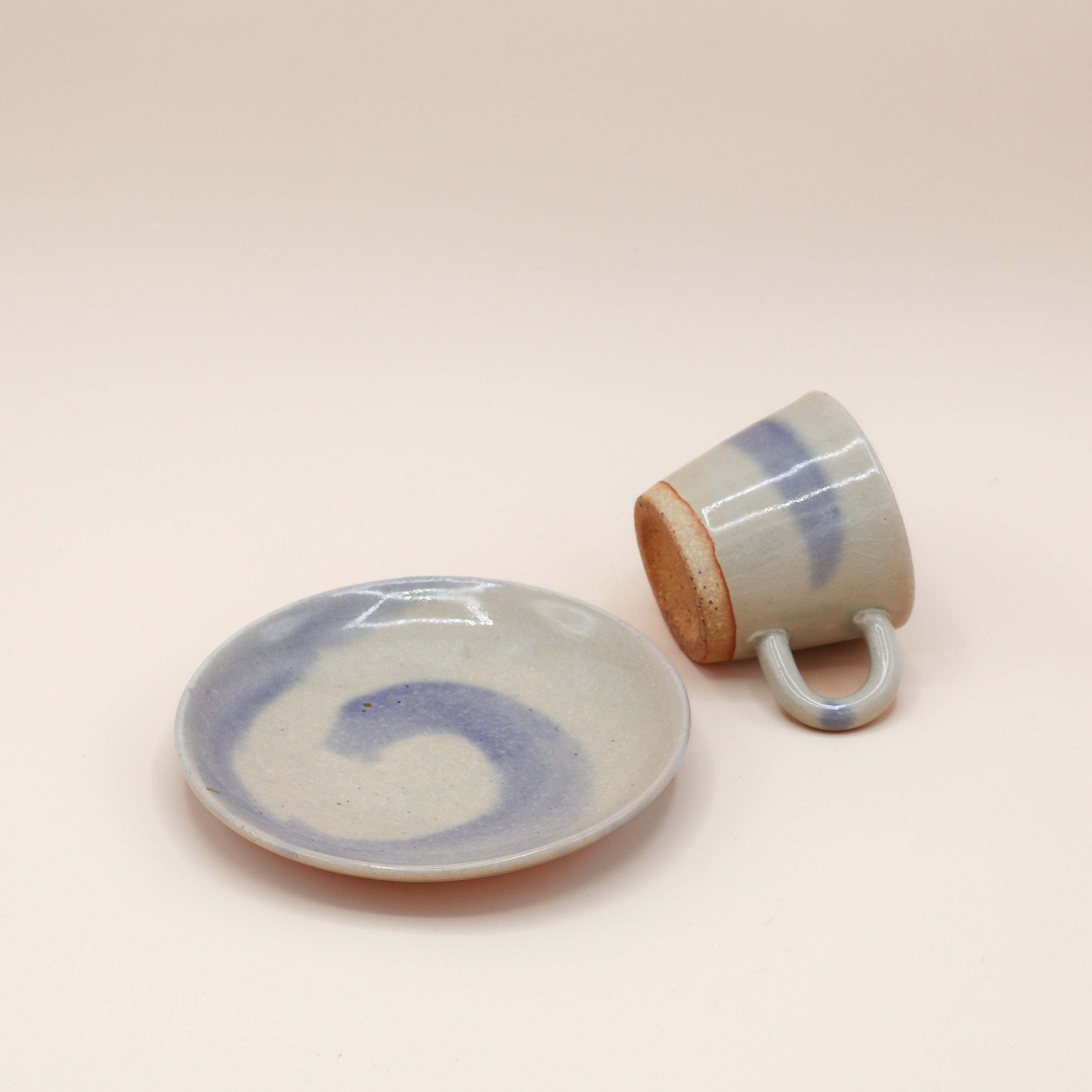 Kop med underkop i blå nuancer