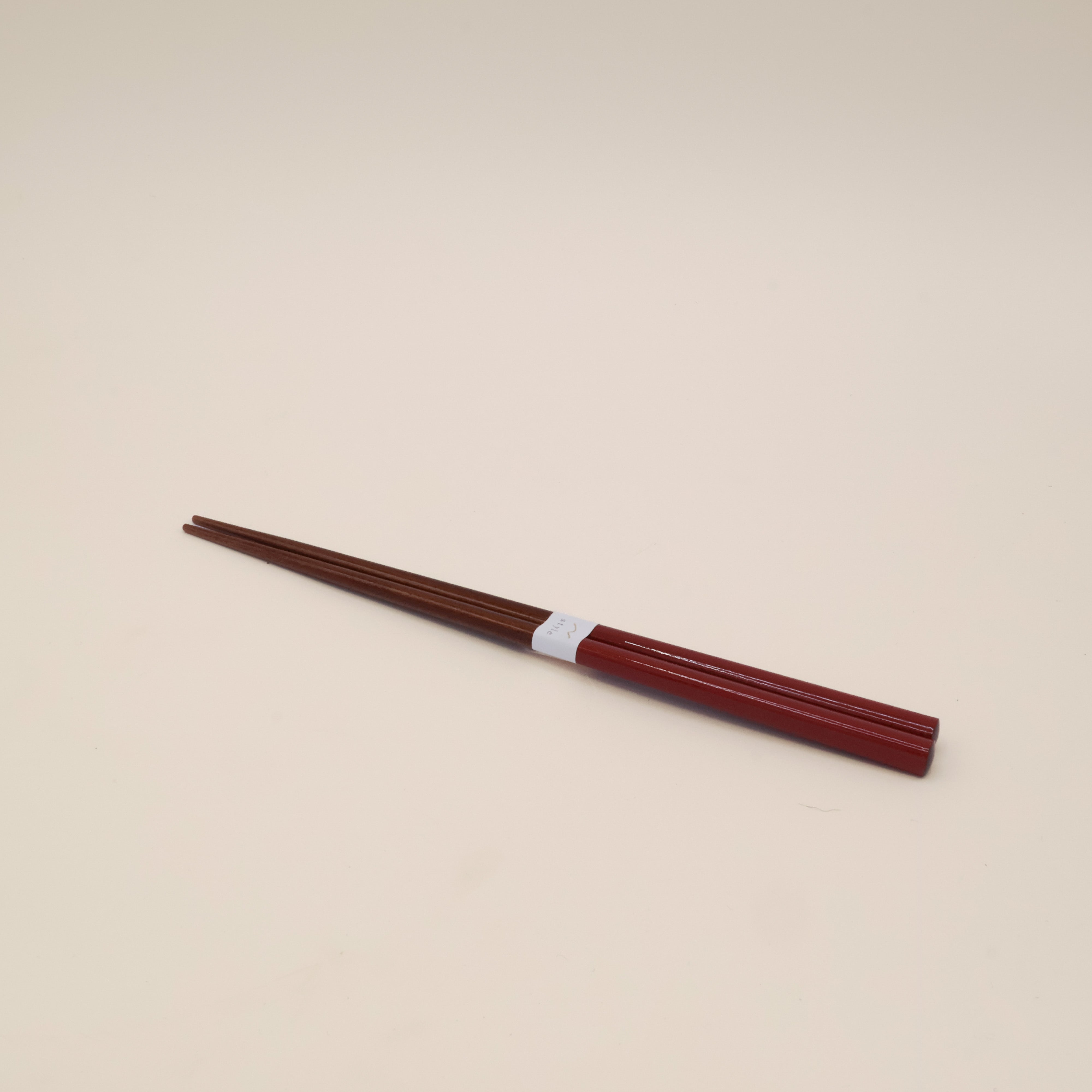 Spisepinde i mørkt træ med farvet lak (Flere varianter)