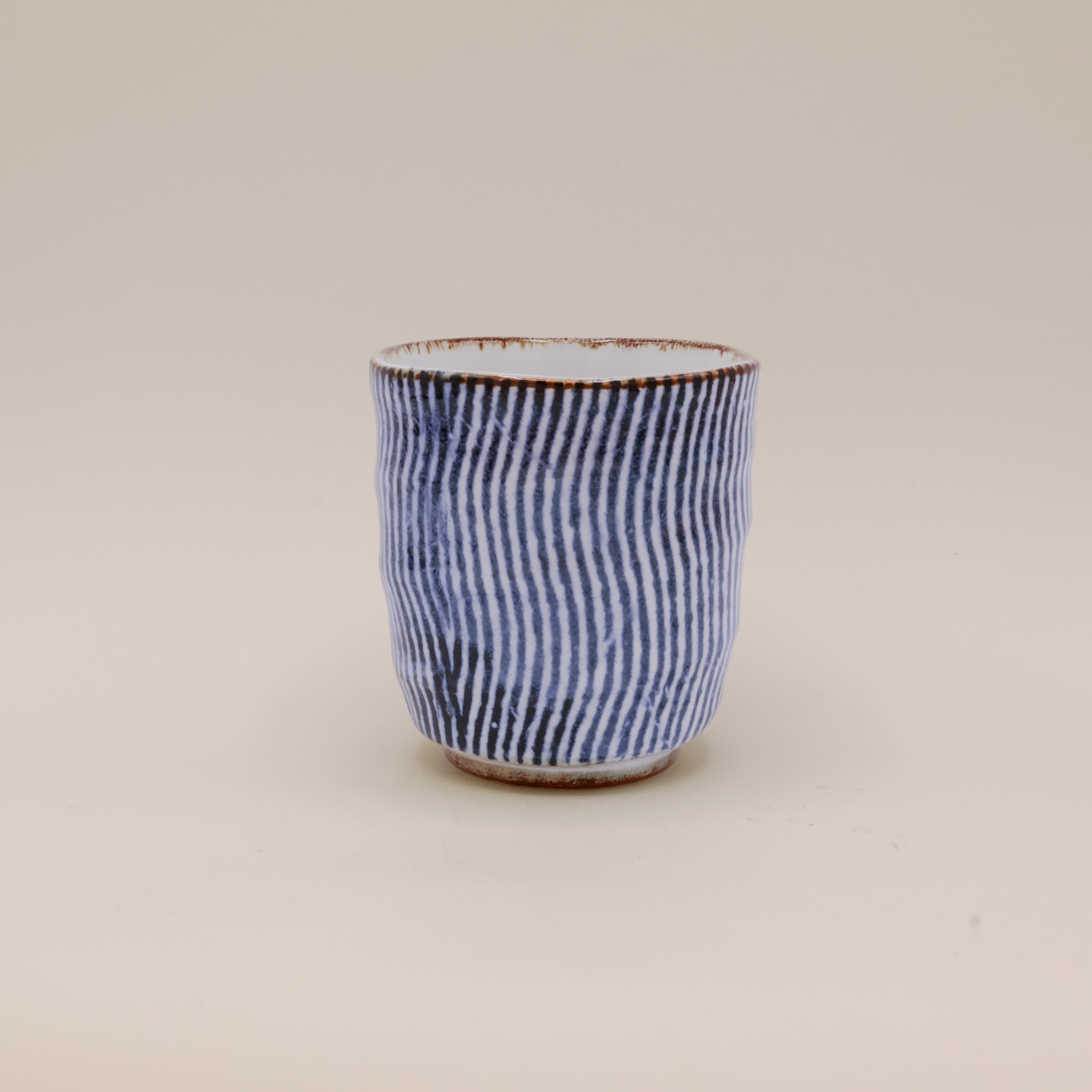 Organisk krus med blå striber