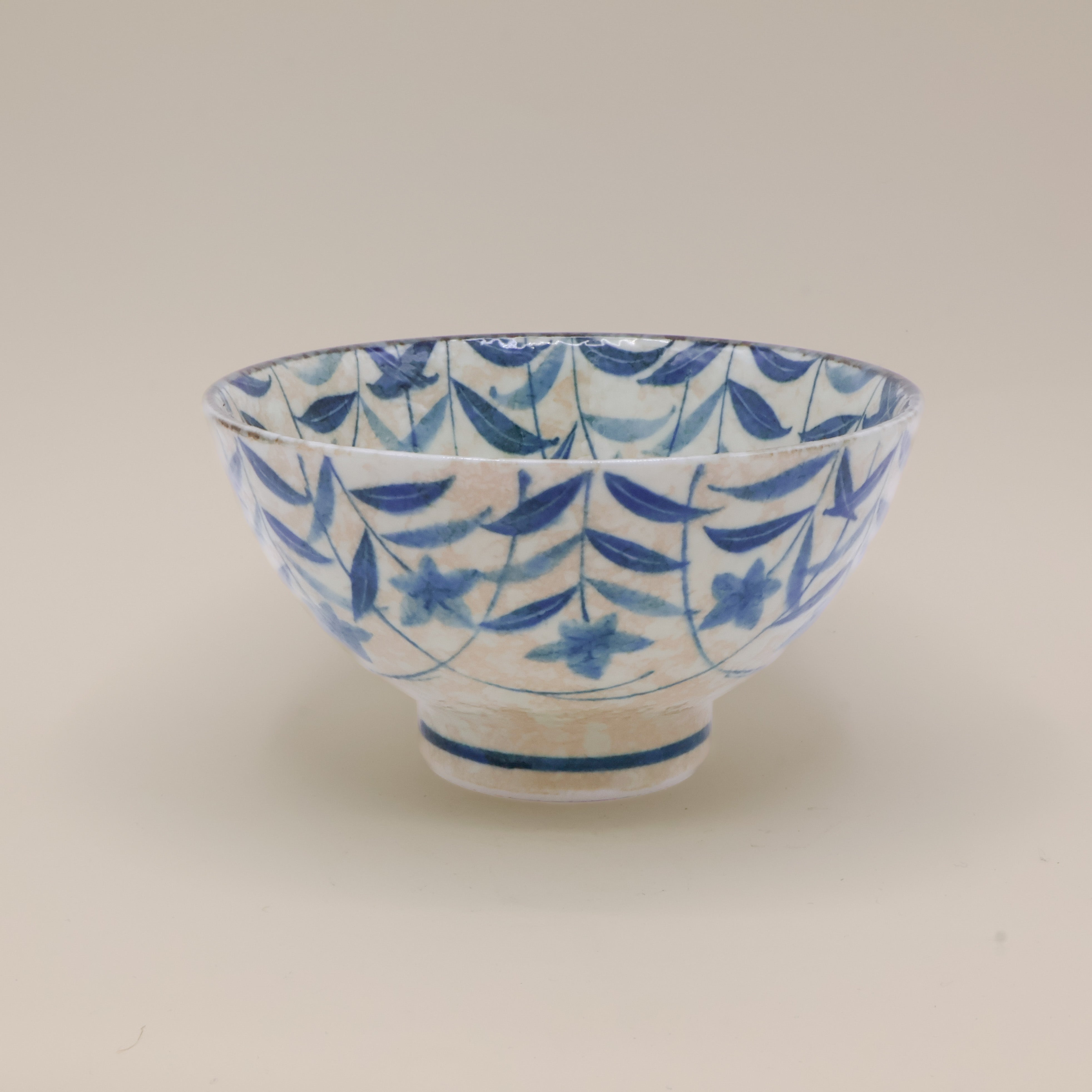 Nudelskål med blåt blomstermotiv