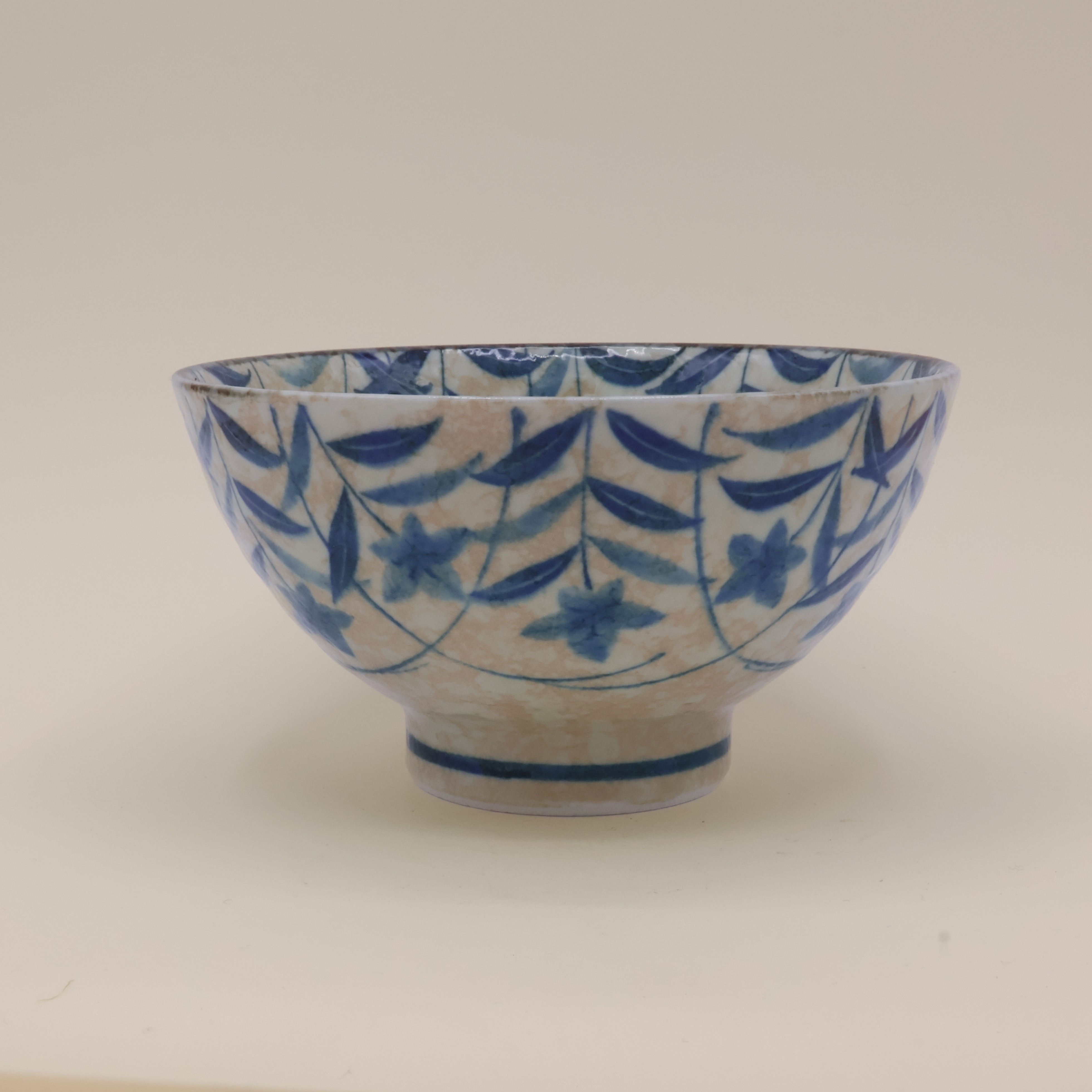 Nudelskål med blåt blomstermotiv