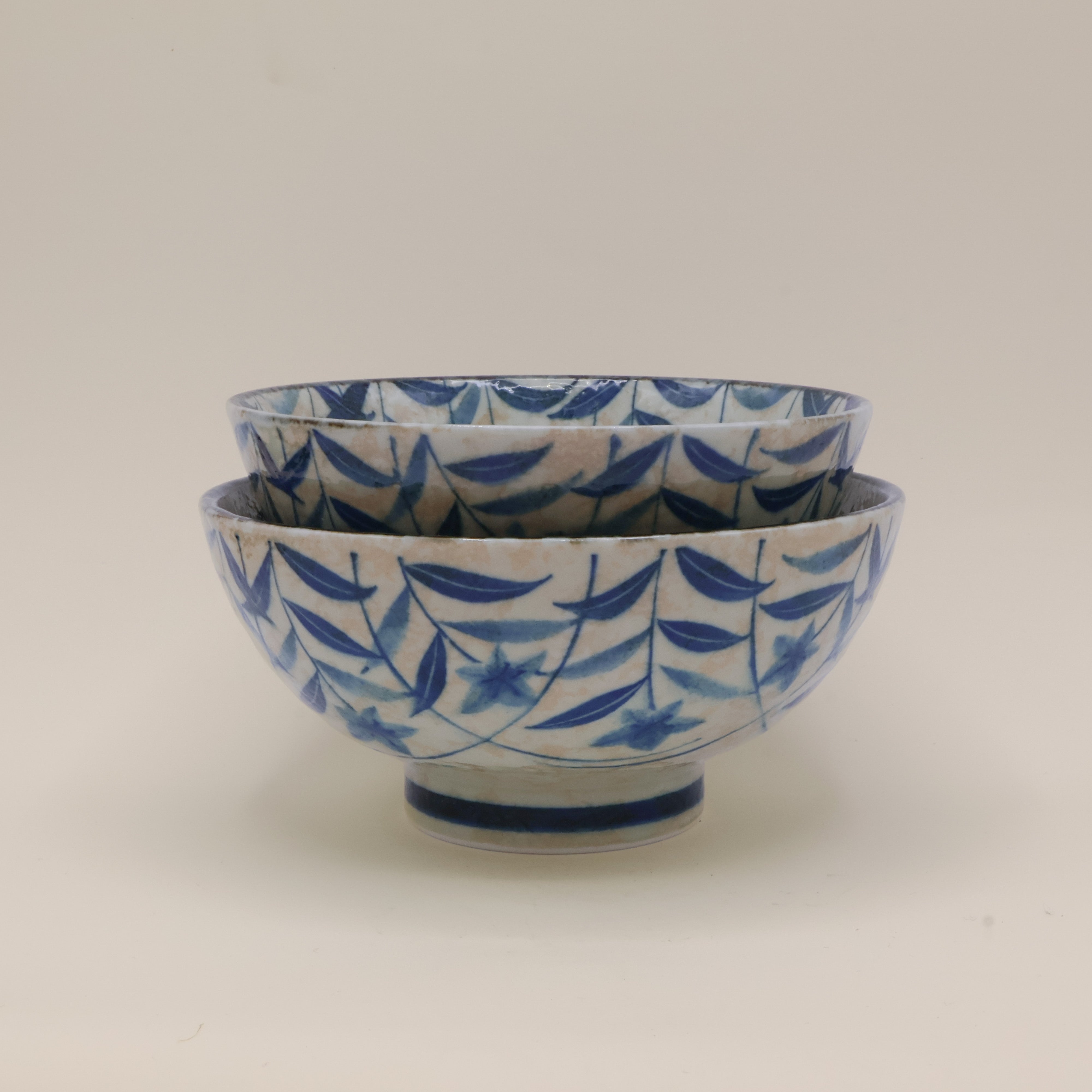 Nudelskål med blåt blomstermotiv