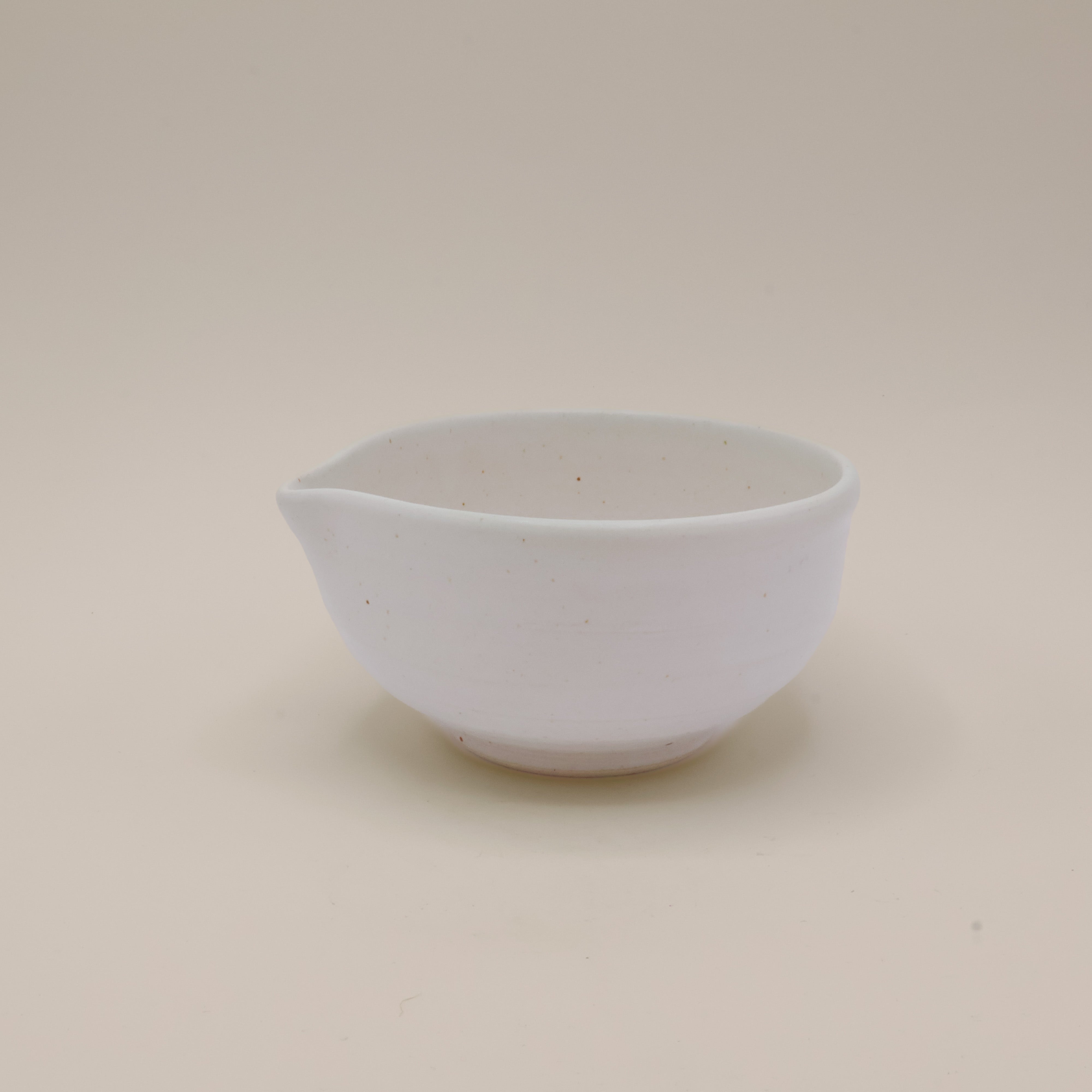 Katakuchi matcha bowl - White with pouring spout