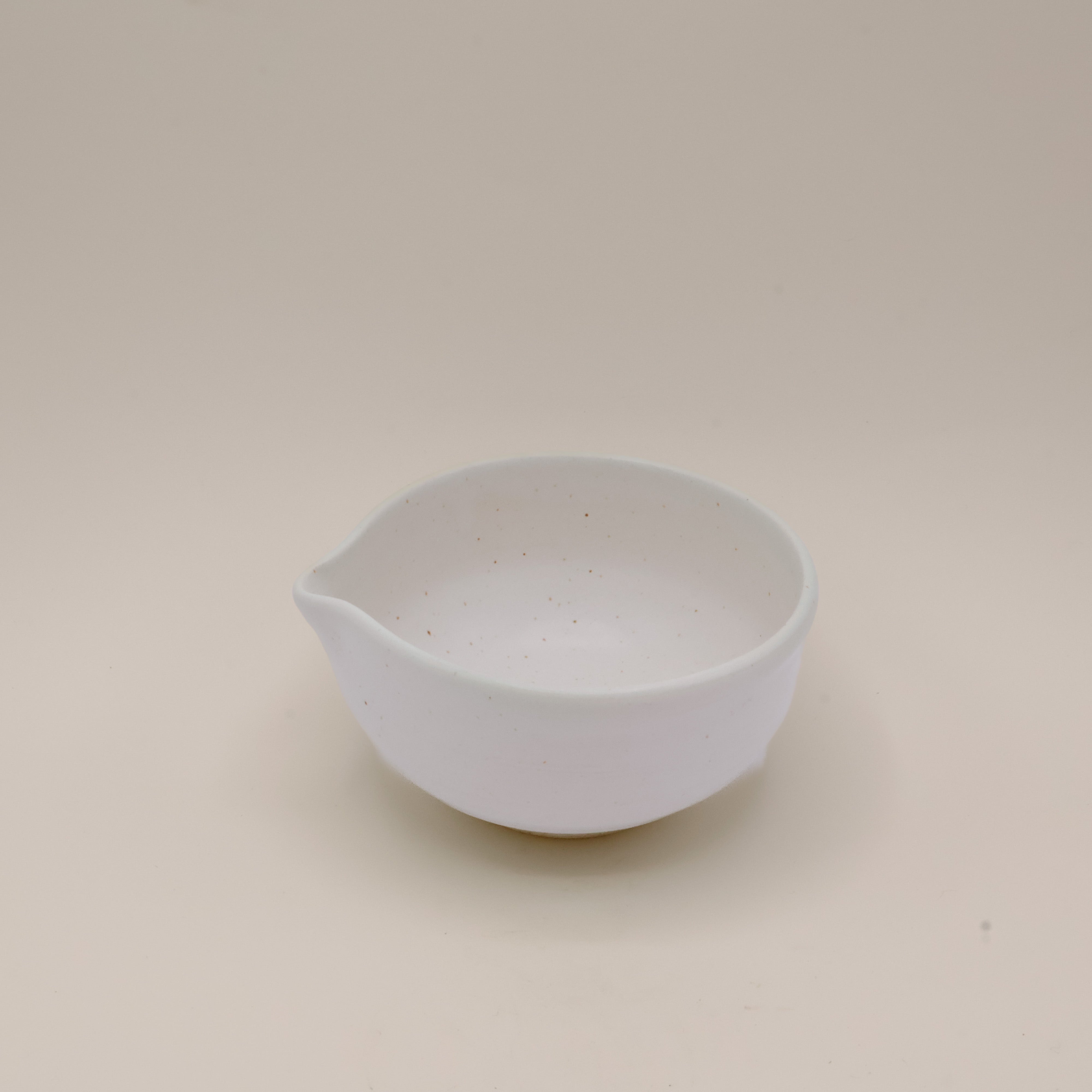 Katakuchi matcha bowl - White with pouring spout