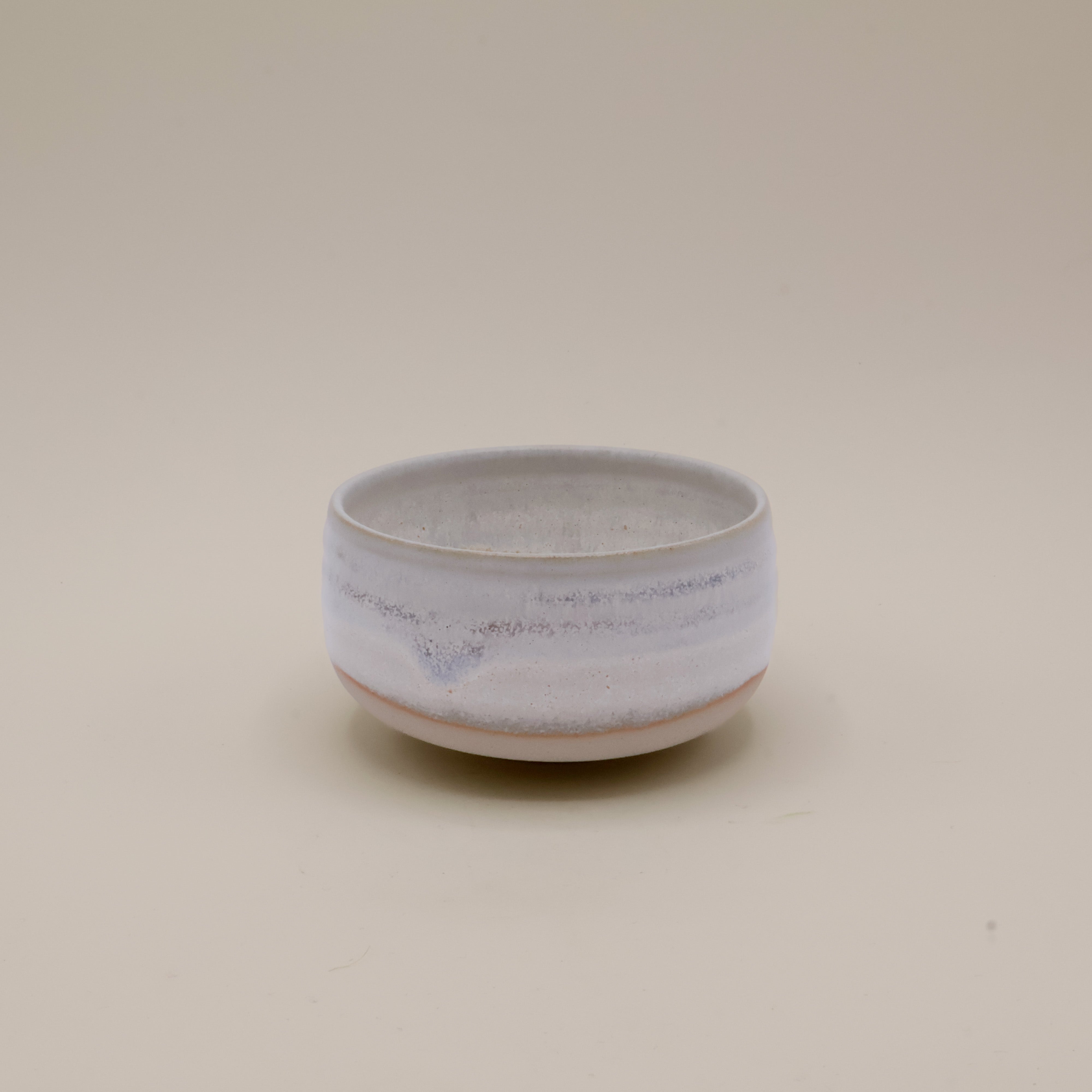 SHIRO - Signe Schmidt matchakop/skål i hvid med lyseblåt skær