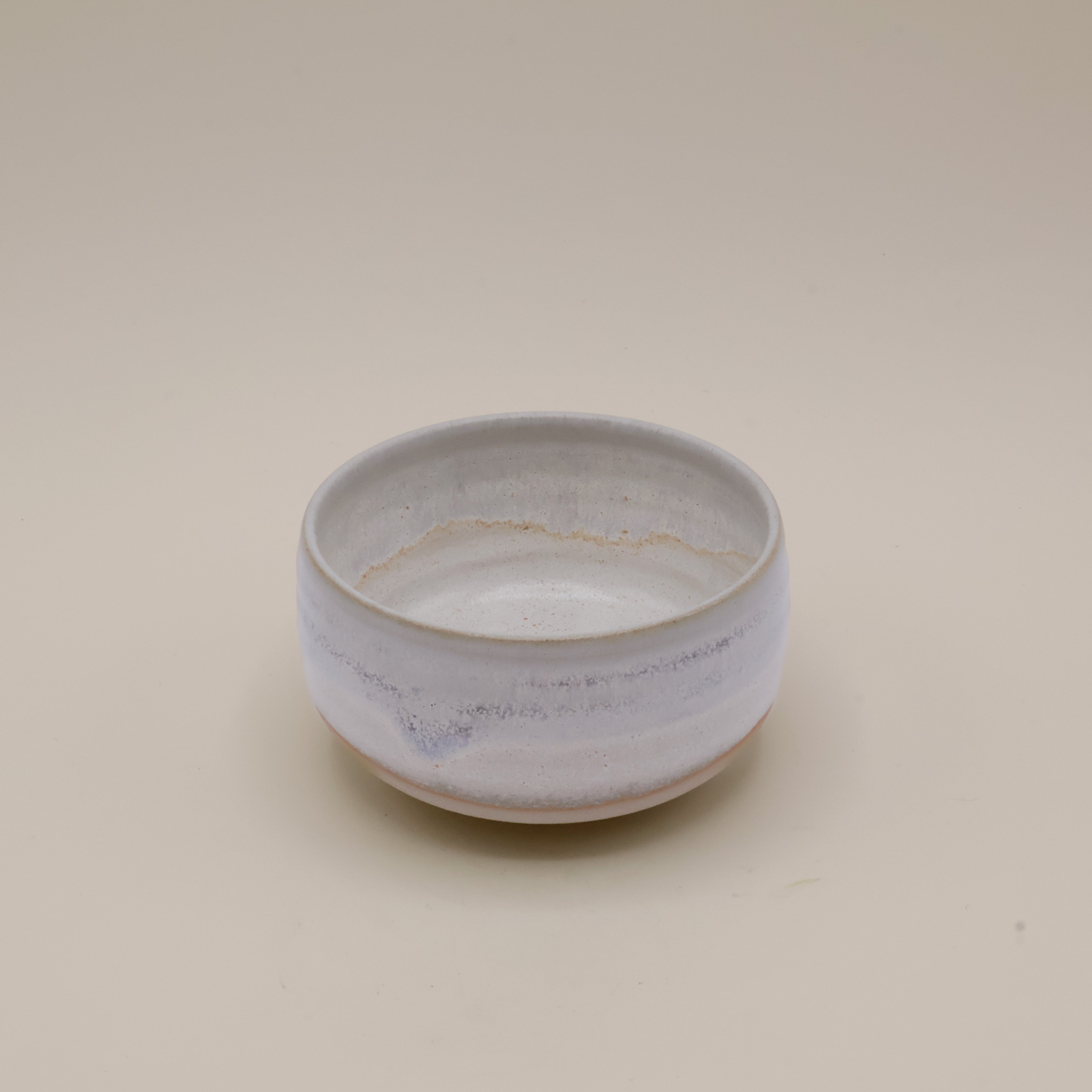 SHIRO - Signe Schmidt matchakop/skål i hvid med lyseblåt skær