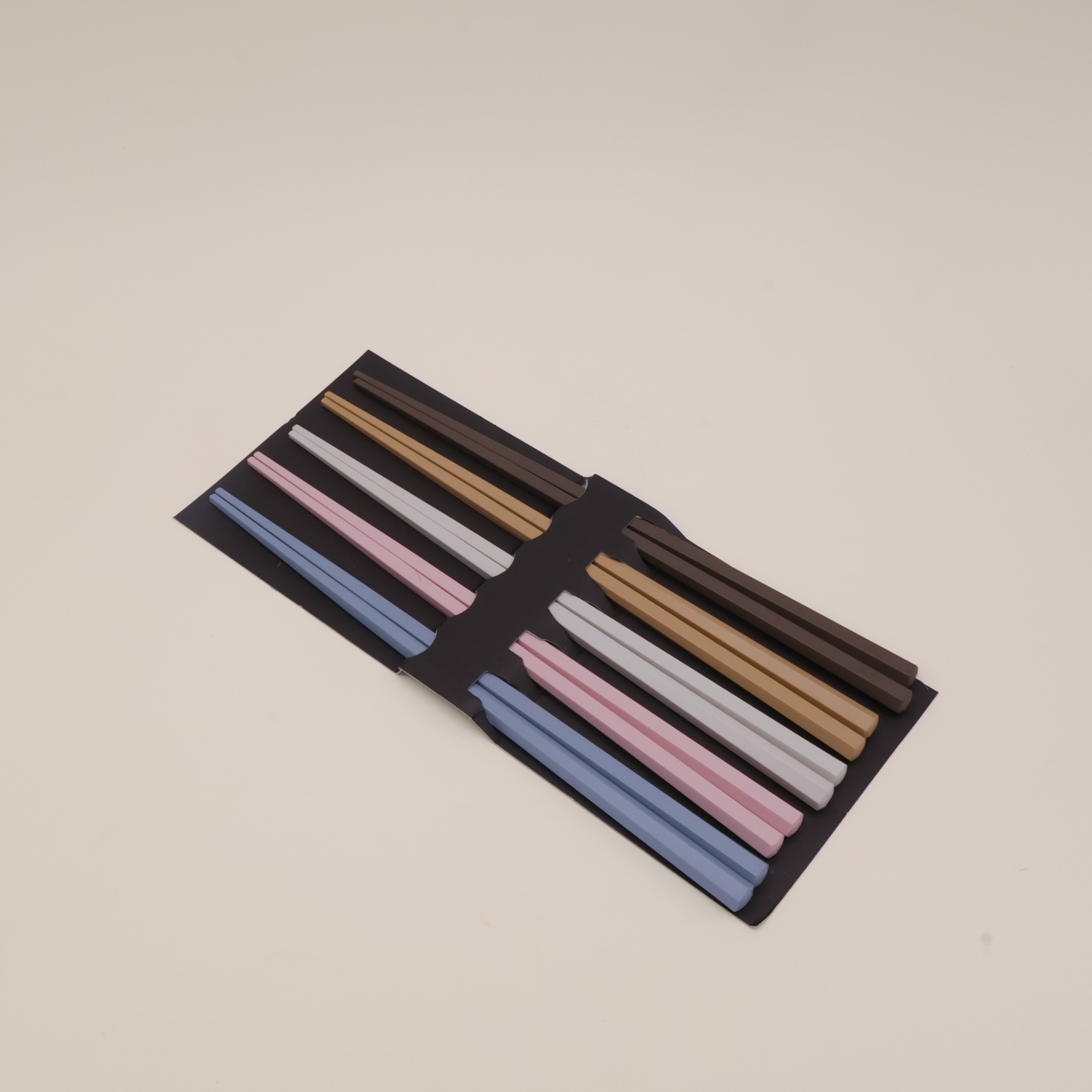 Spisepinde i nedtonede farver