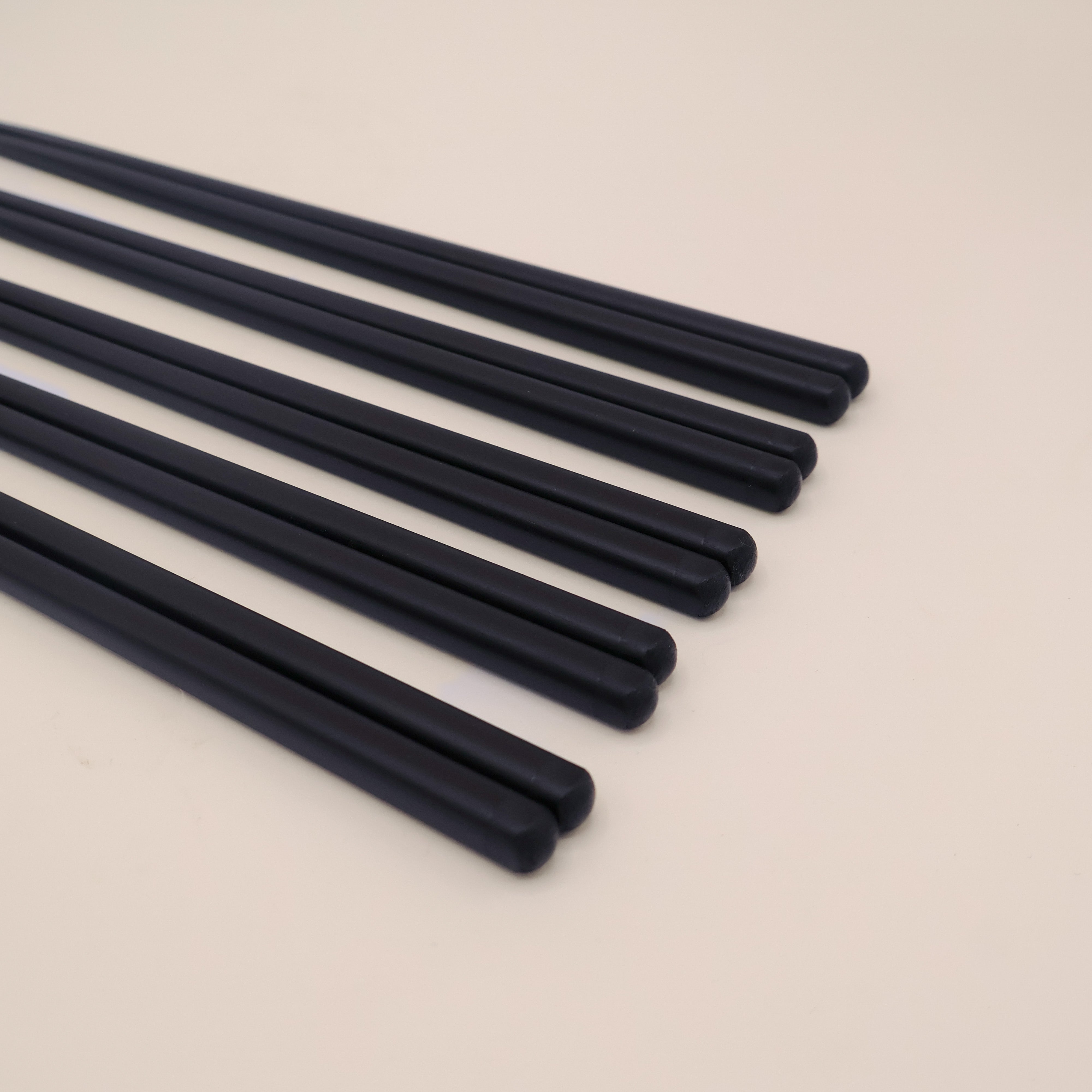 Spisepinde i træ, sort