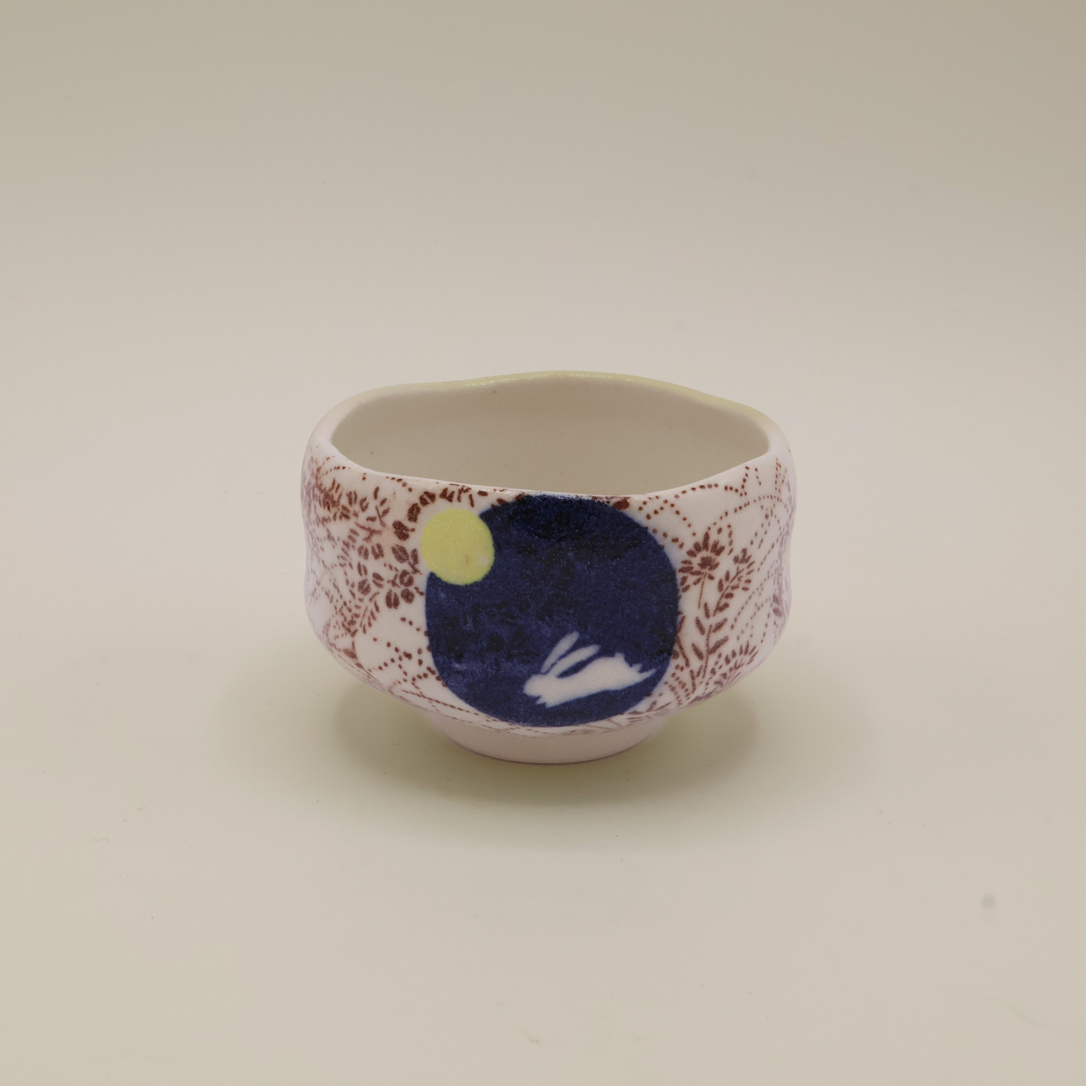 Matchakop - Lille med brunt mønster, måne og kanin