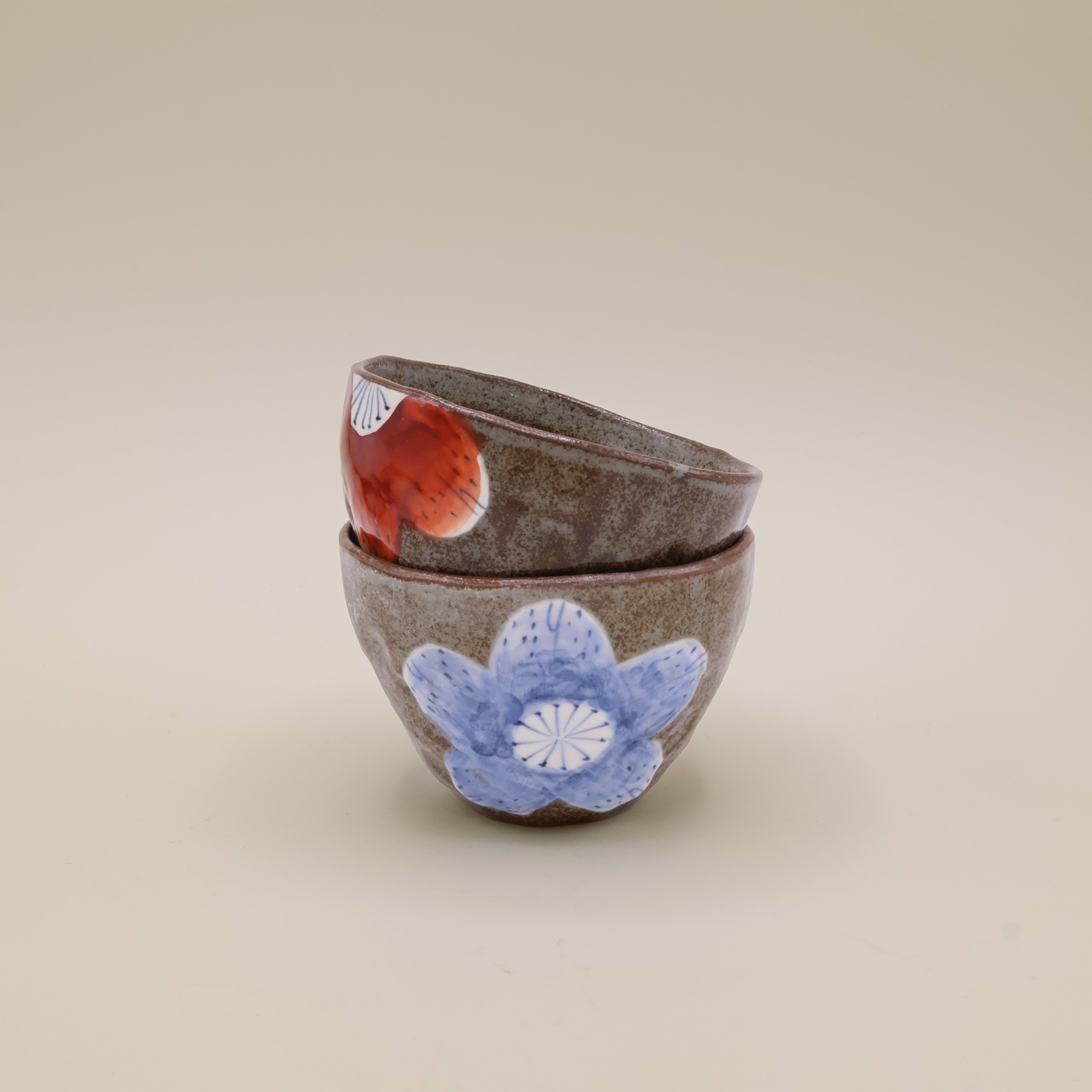 Brown/gray cup with flowers