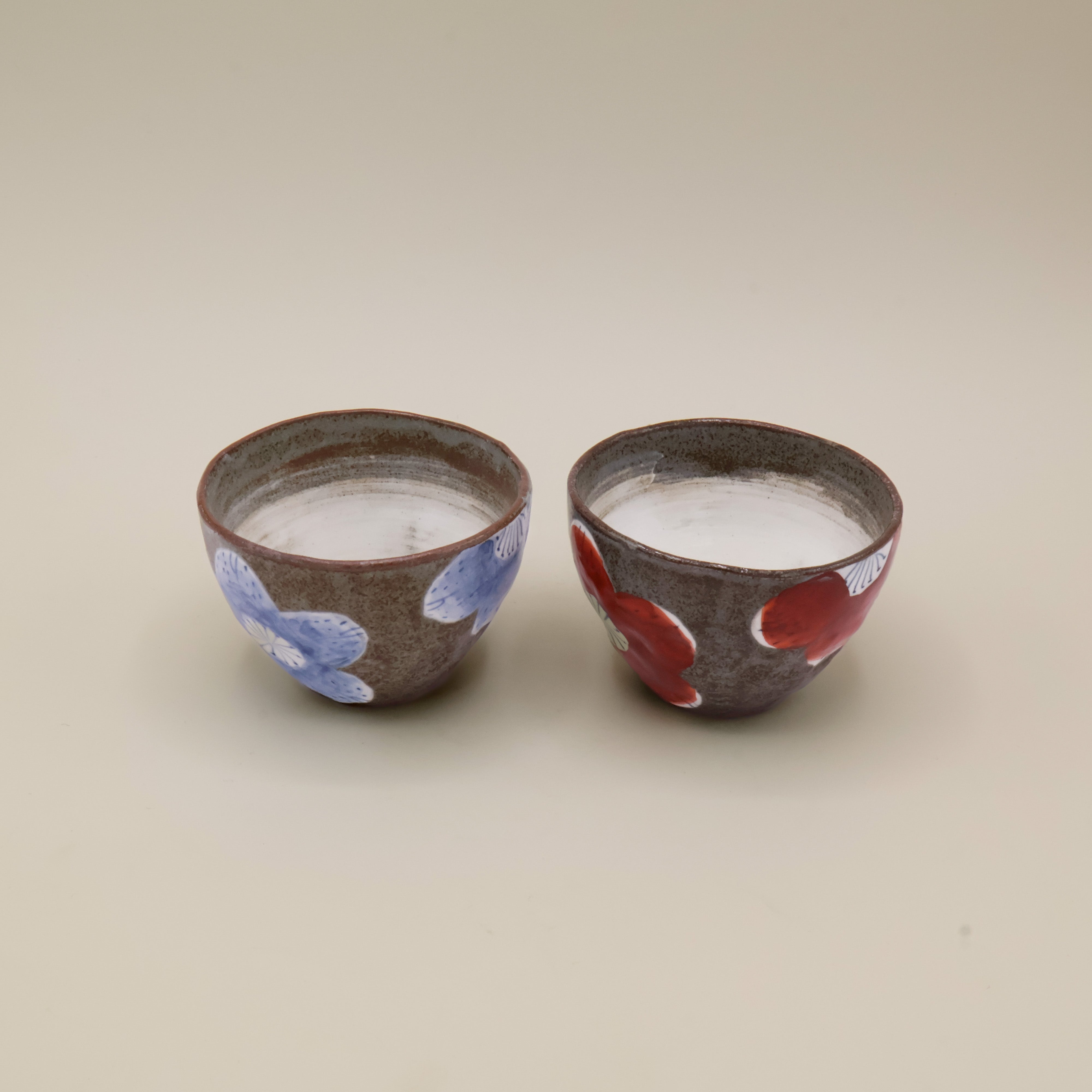 Brown/gray cup with flowers