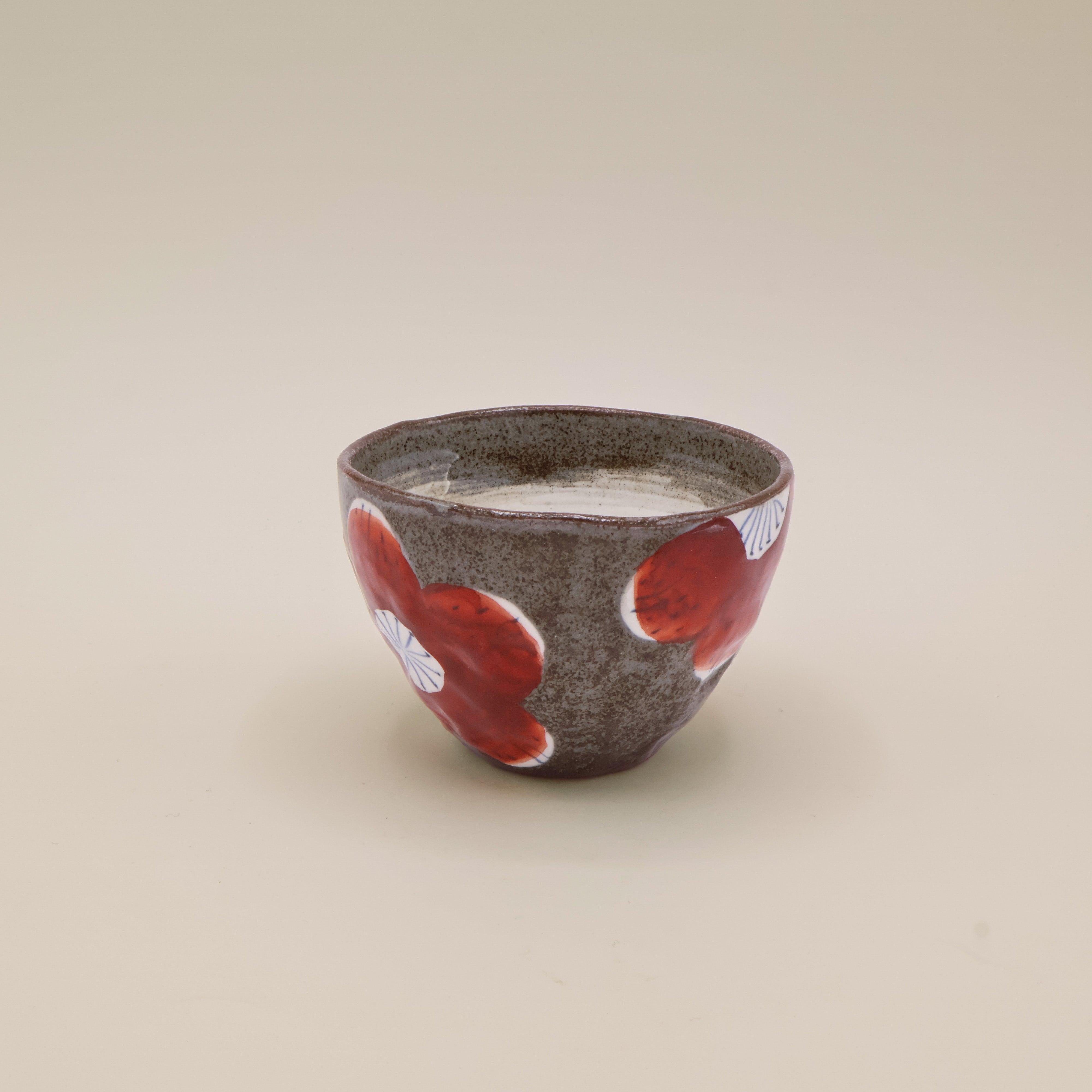 Brown/gray cup with flowers