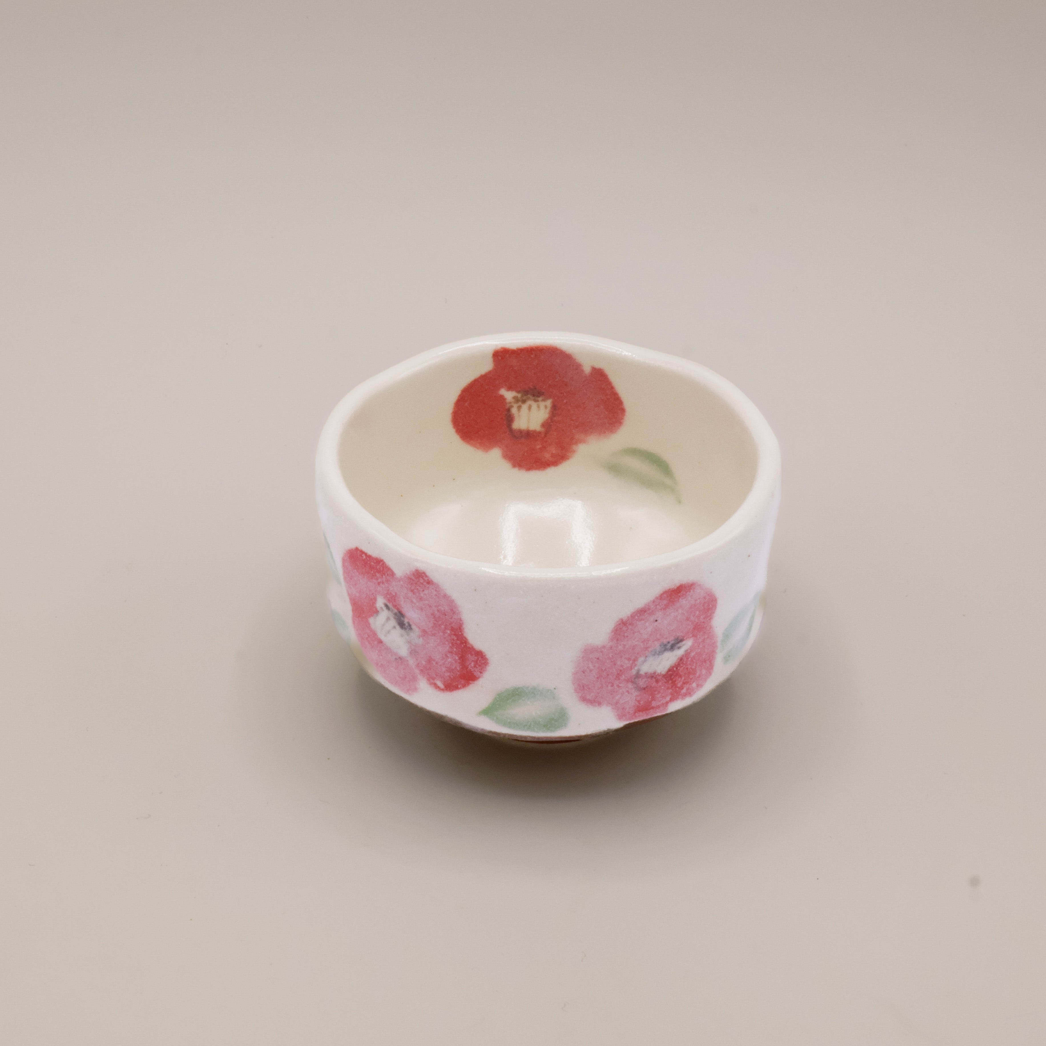 (Missing quantity) Matcha cup - Small with white glaze and red flowers