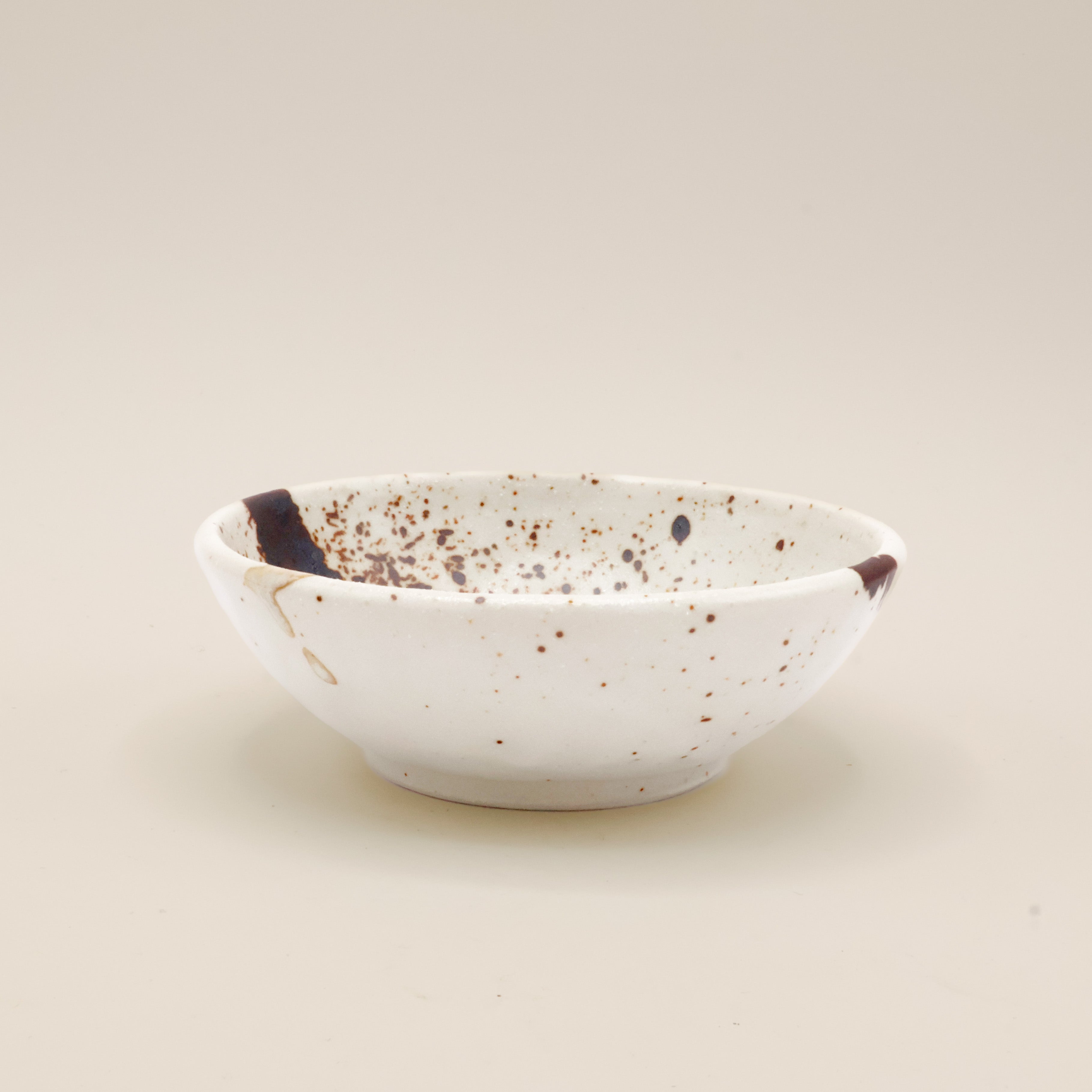 Skål med brunt splash og glasur stribe