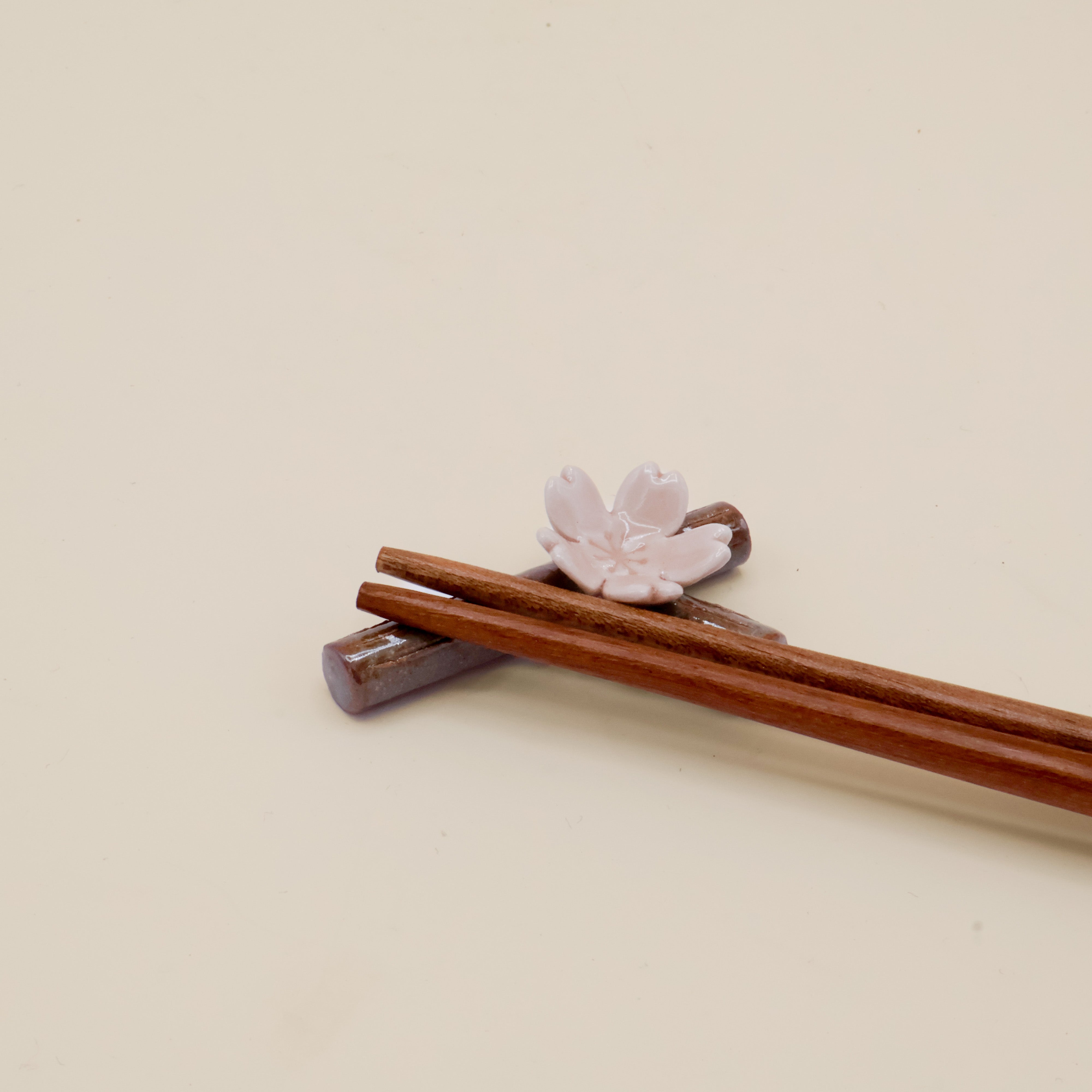 Spisepindeholder - Gren med sakura blomst