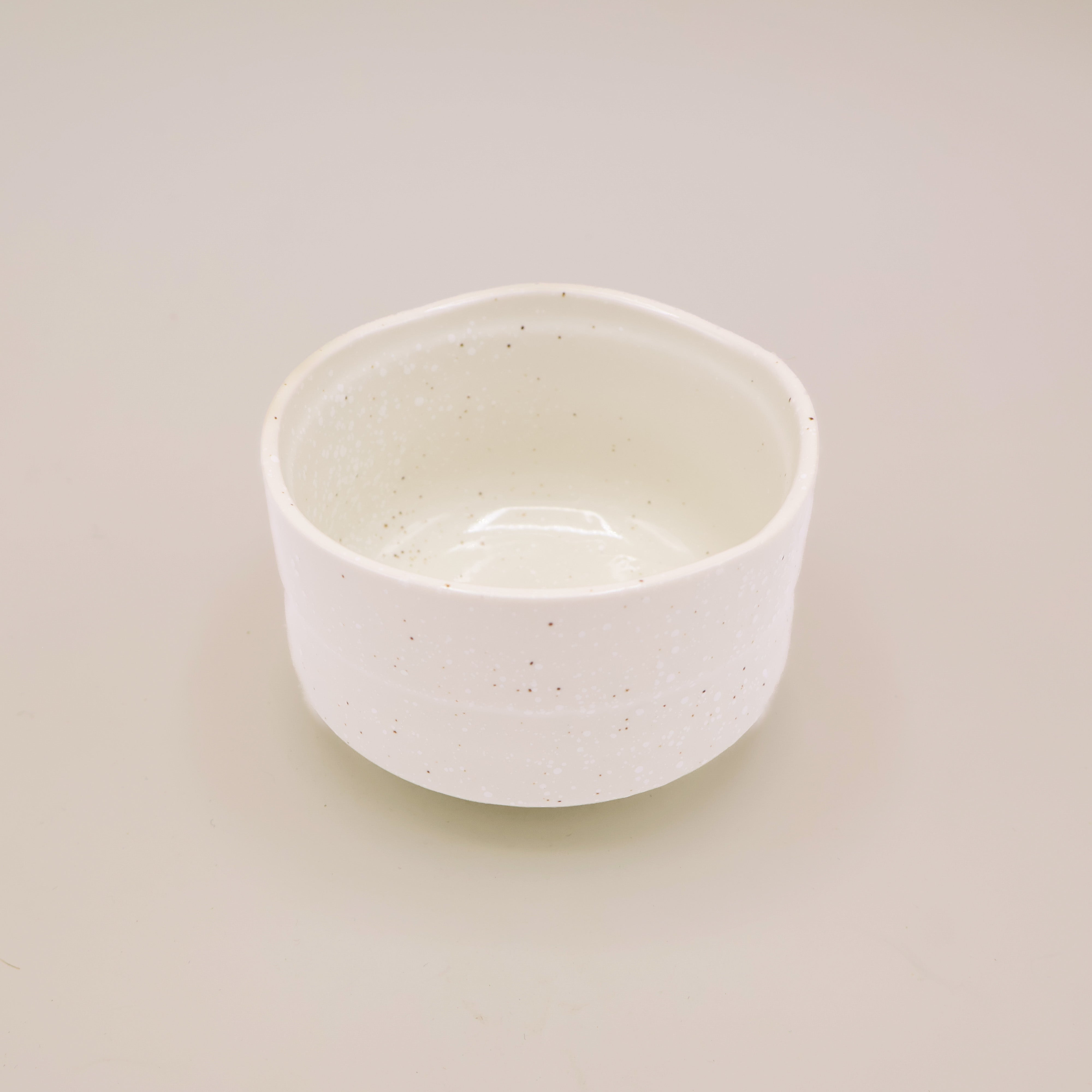 Matchakop - Lille hvid med indhak