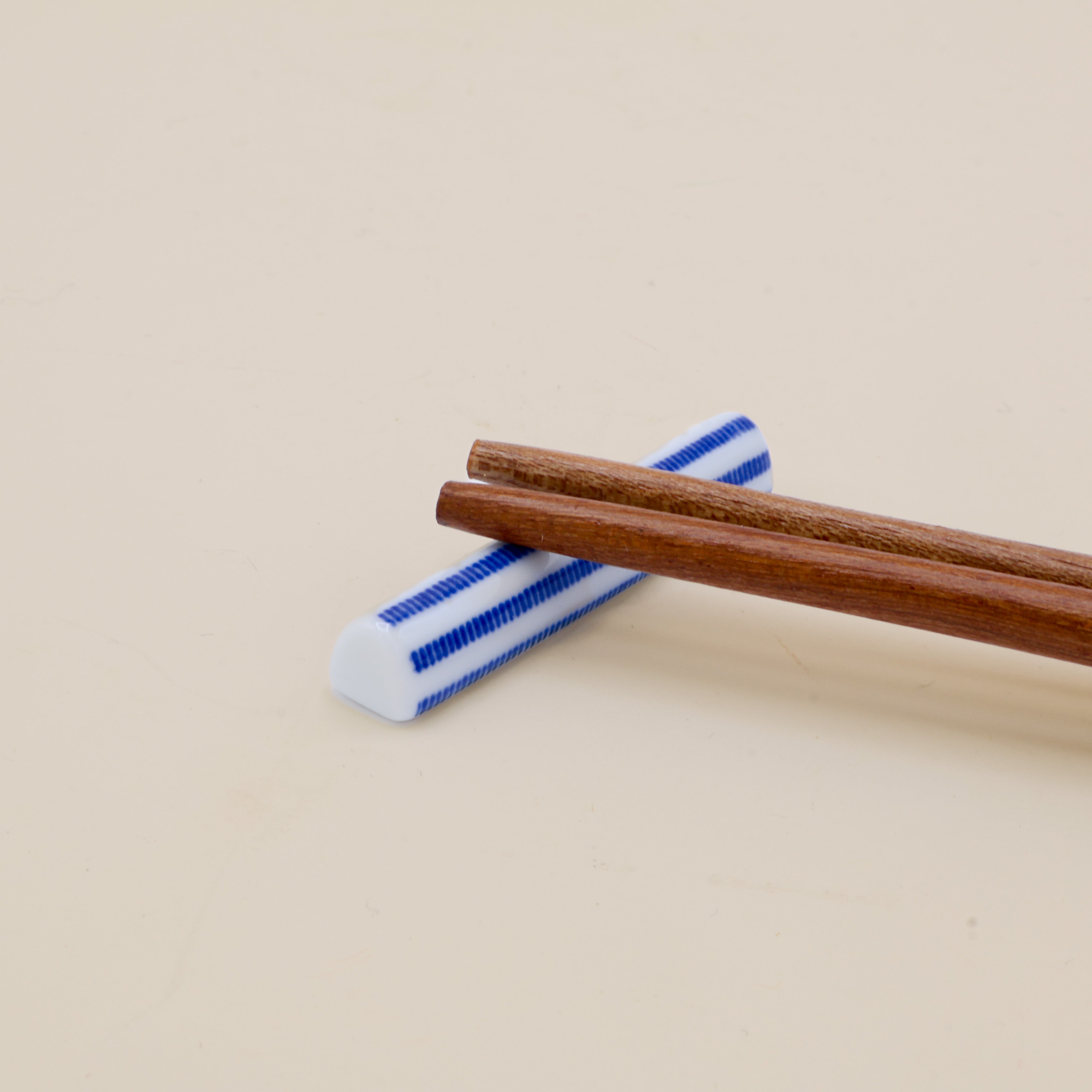 Chopstick holder - White with blue details