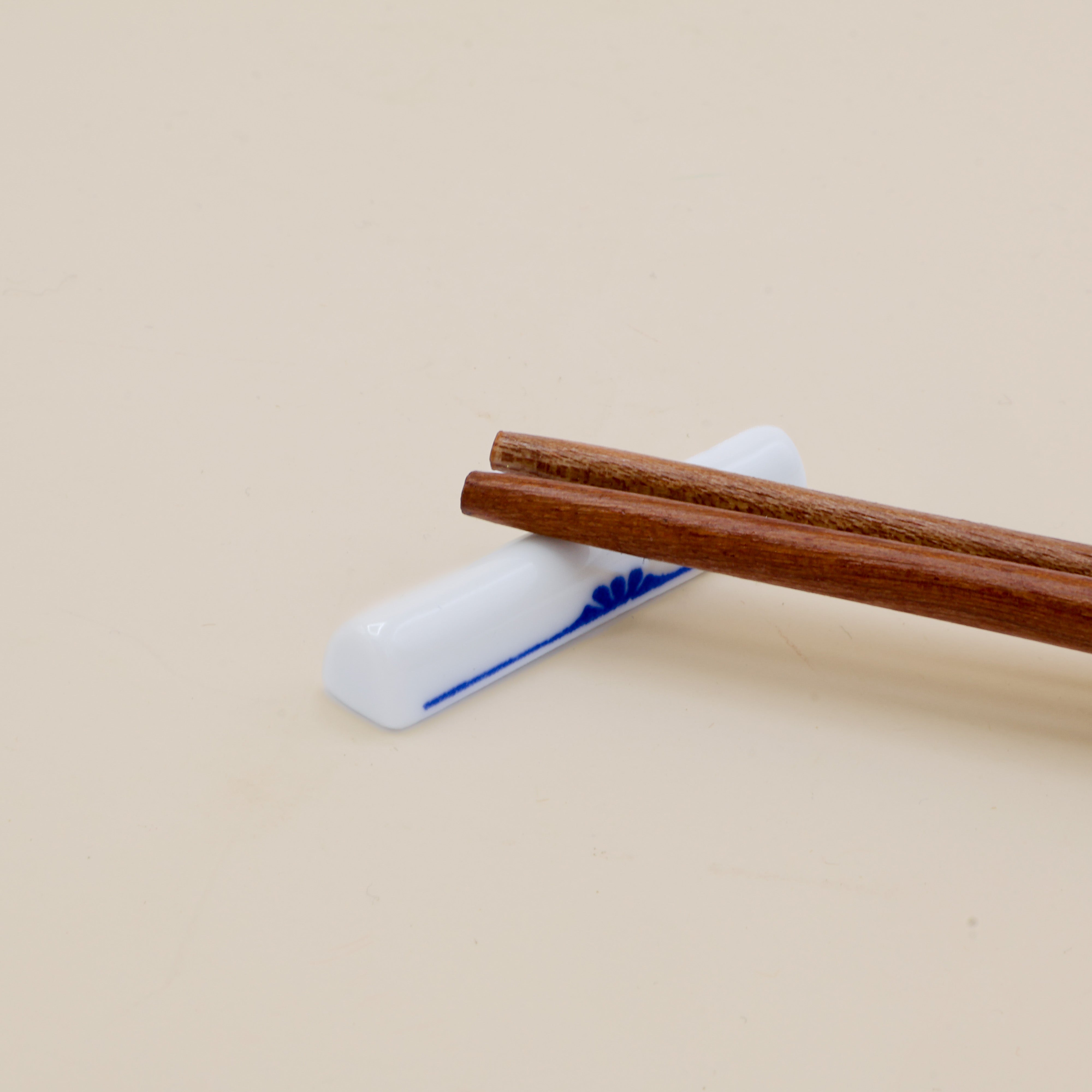 Chopstick holder - White with blue details