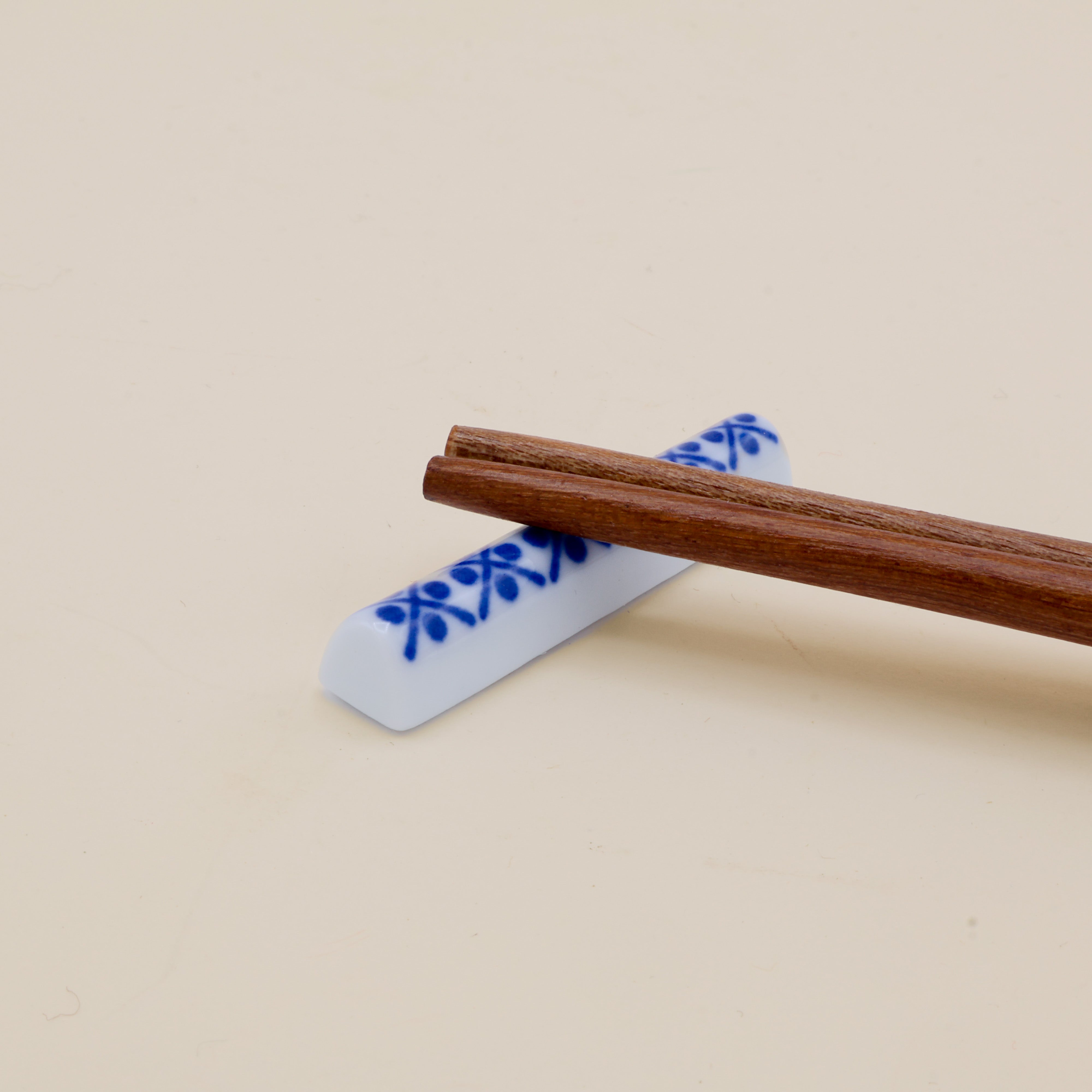 Chopstick holder - White with blue details