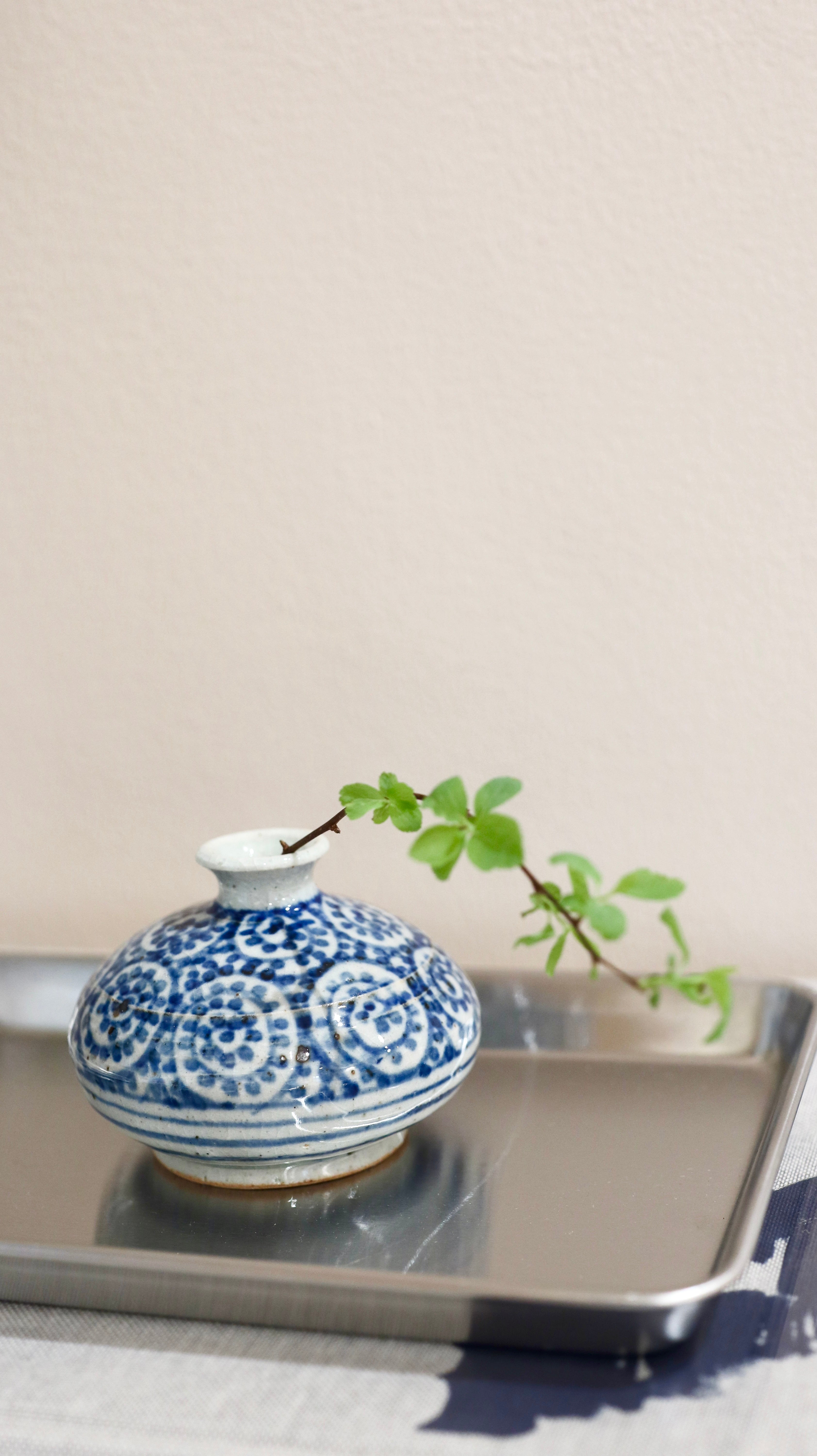 Small Japanese vase with pattern