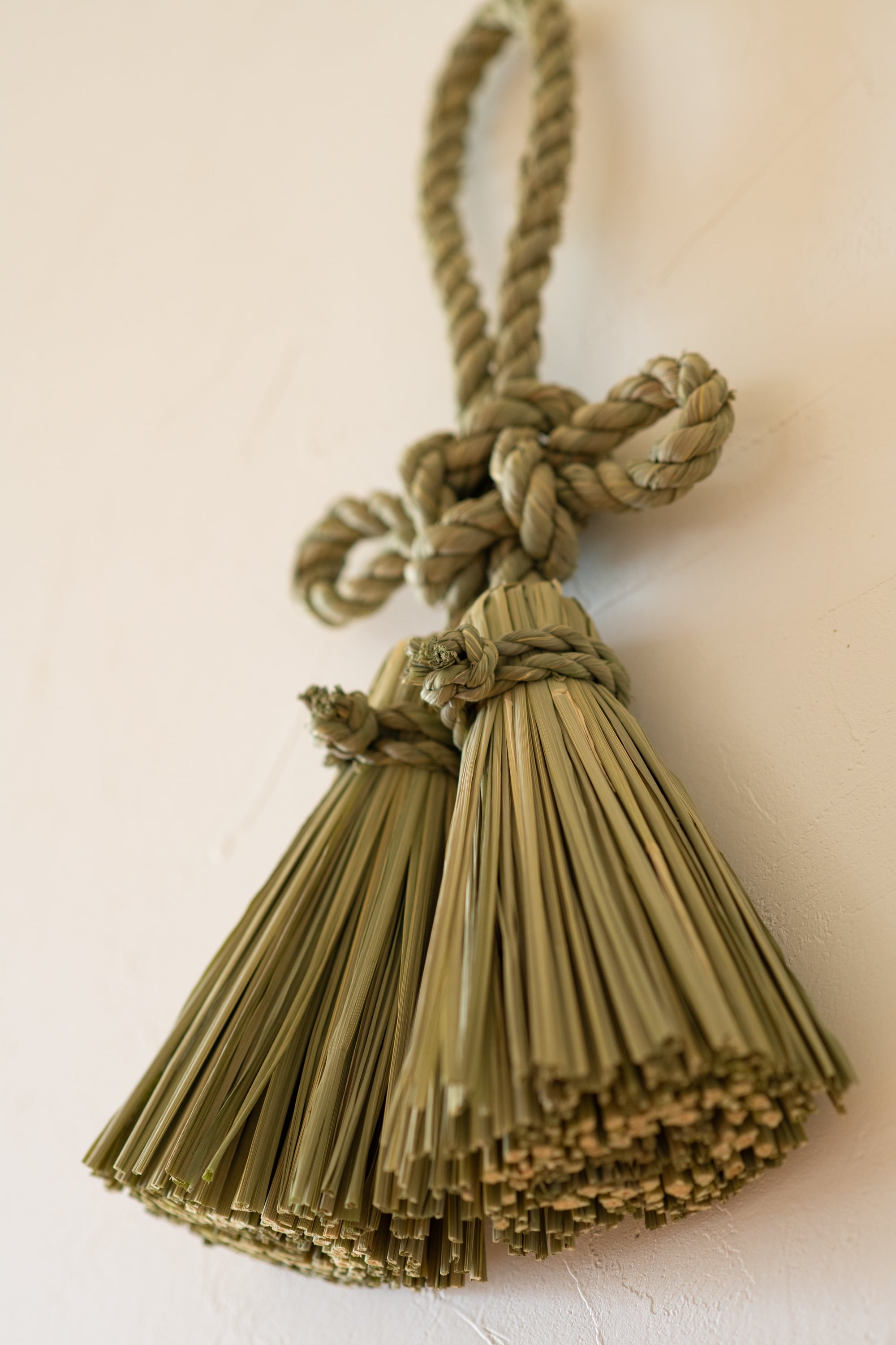 (price,quantity,goal,image)Decorative knot in straw