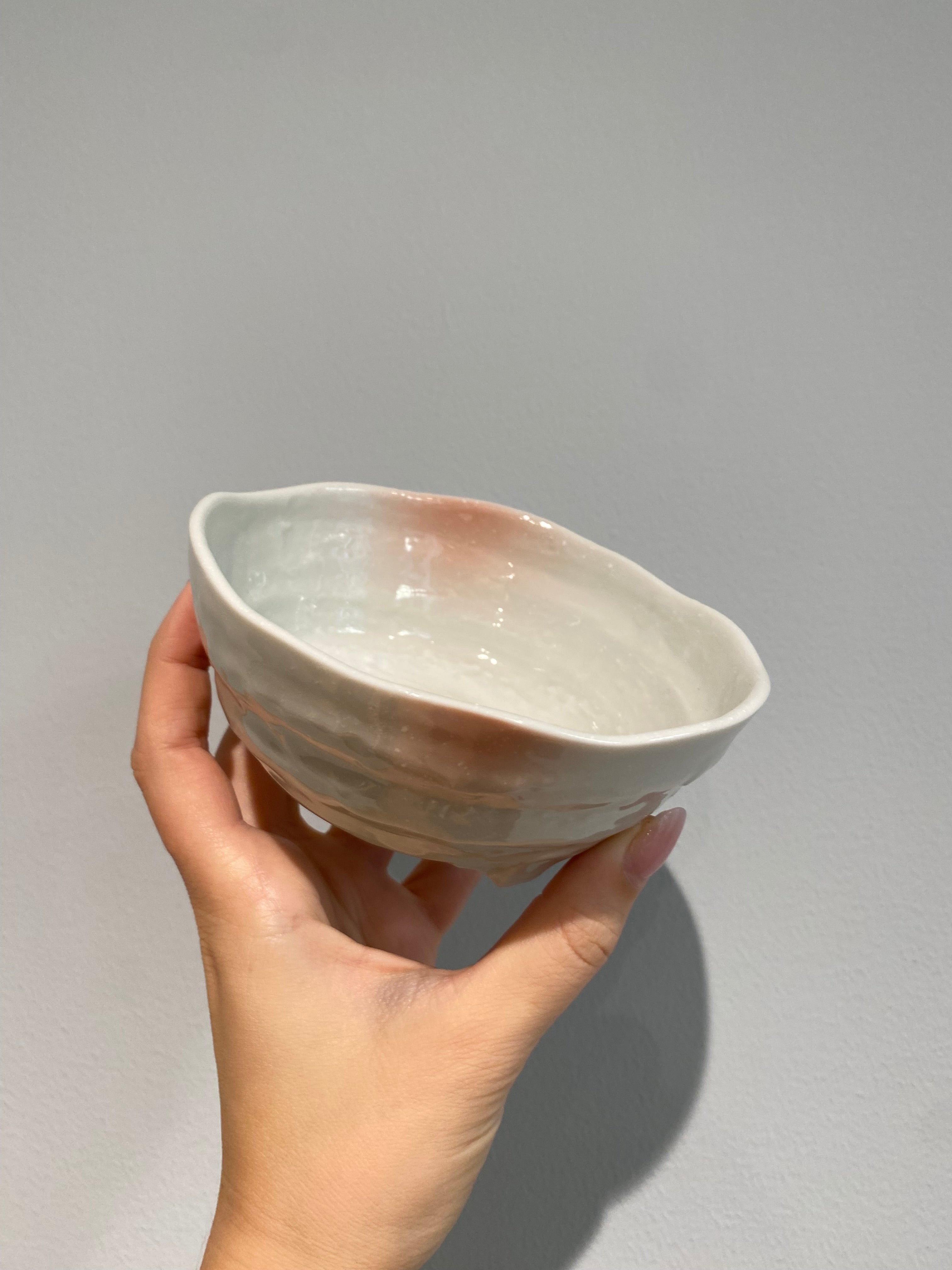 Organic bowl with feet and pink details