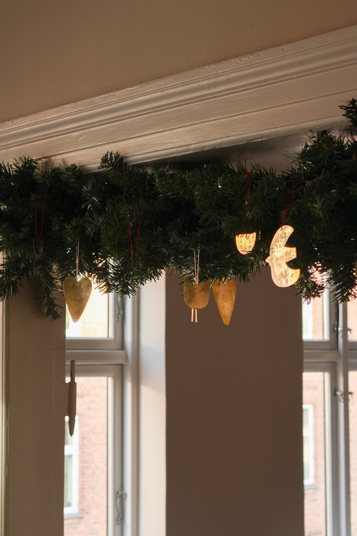 Håndlavet julepynt i messing: hjerte ornament