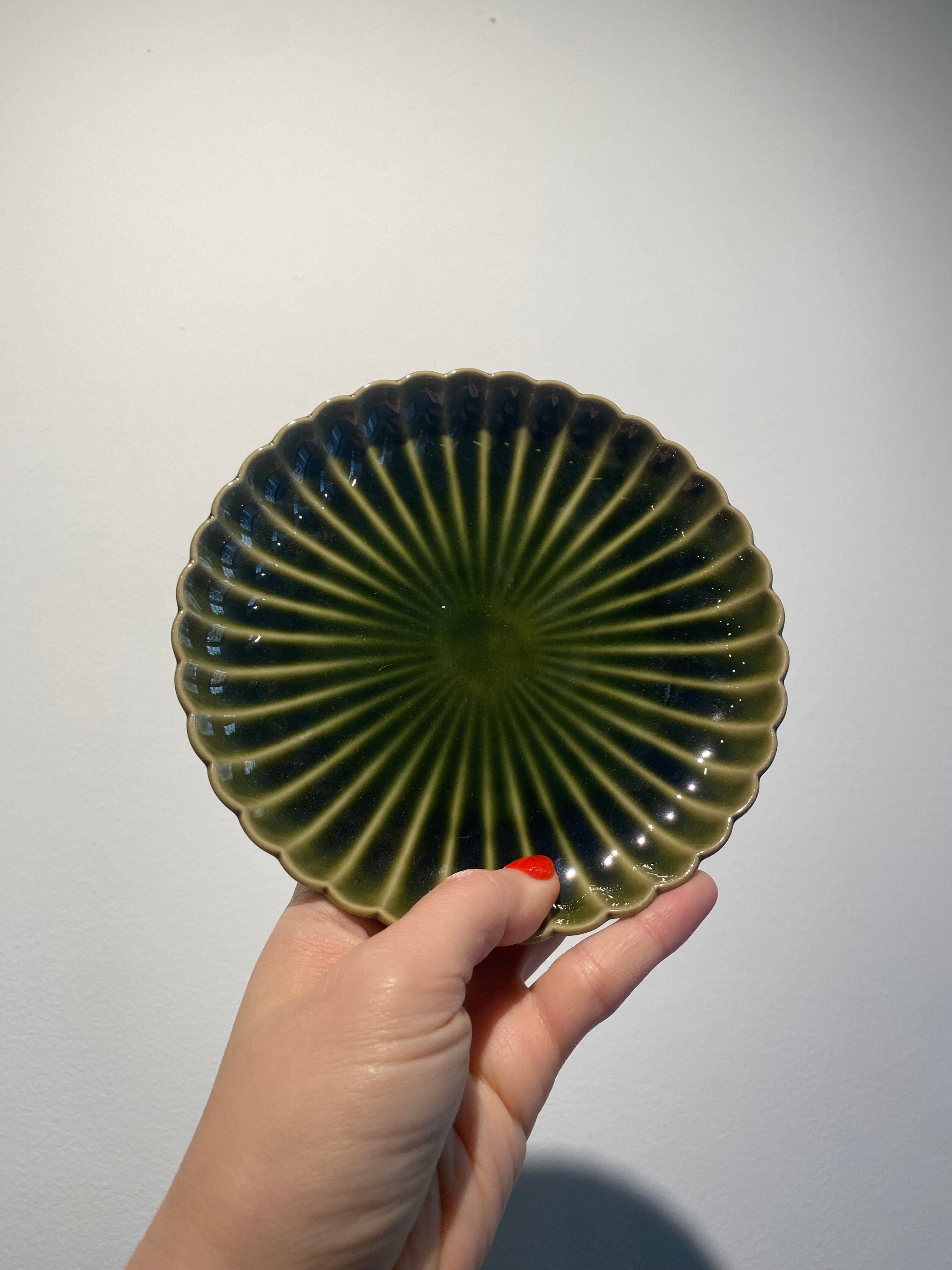 Green flower-shaped plate