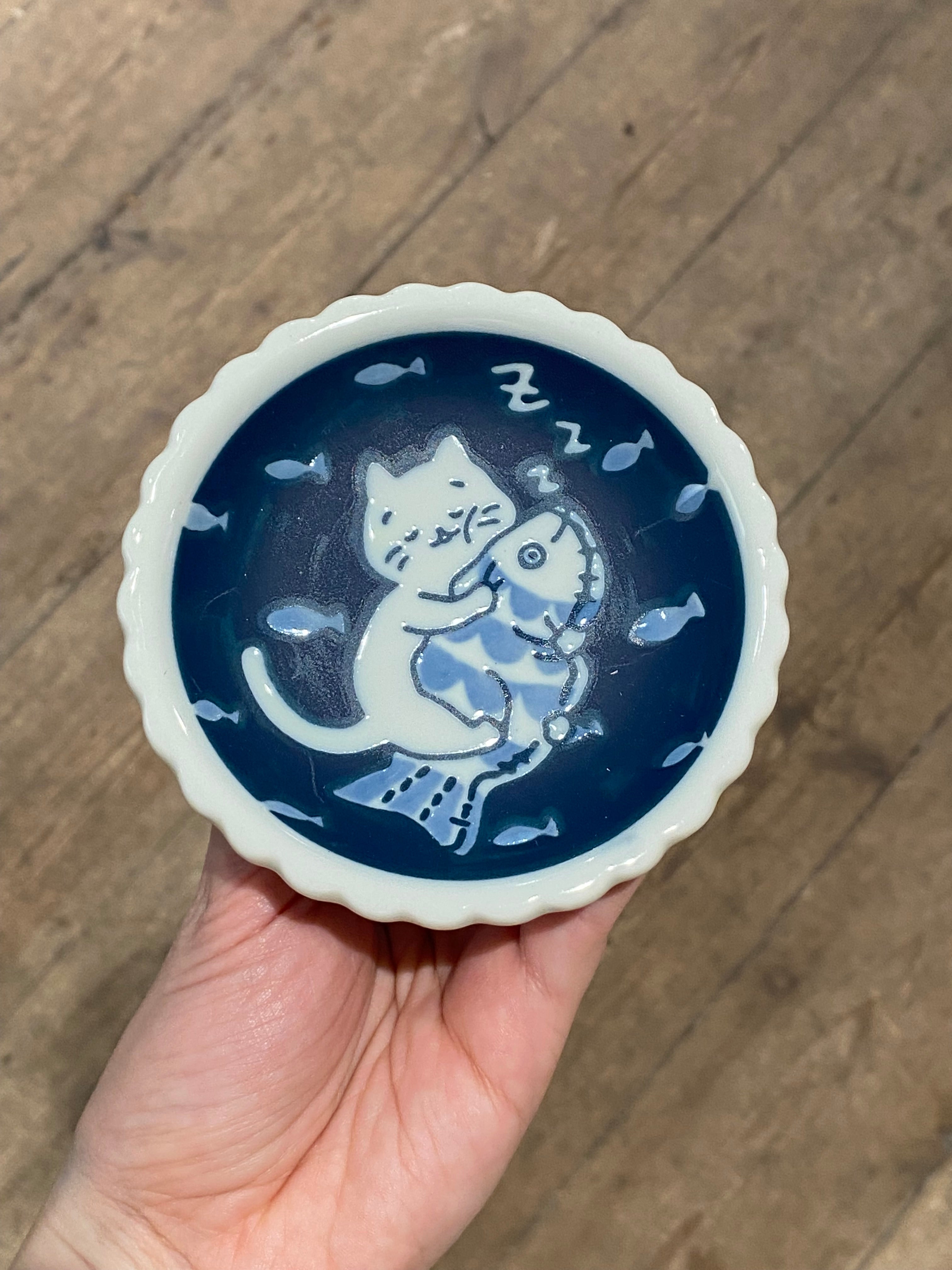 Cat plate with fish