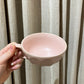 Stor lyserød kop med hank