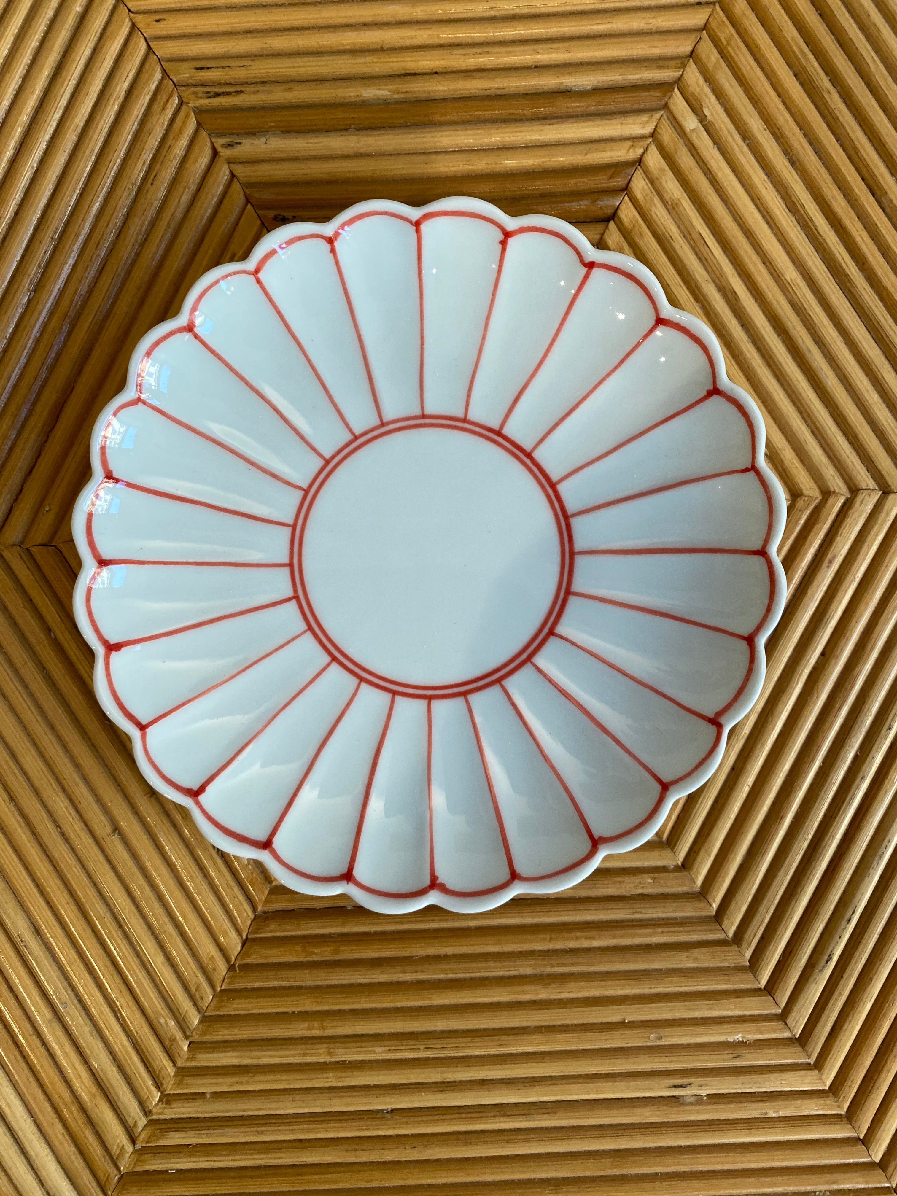 Japanese flower plate with red details