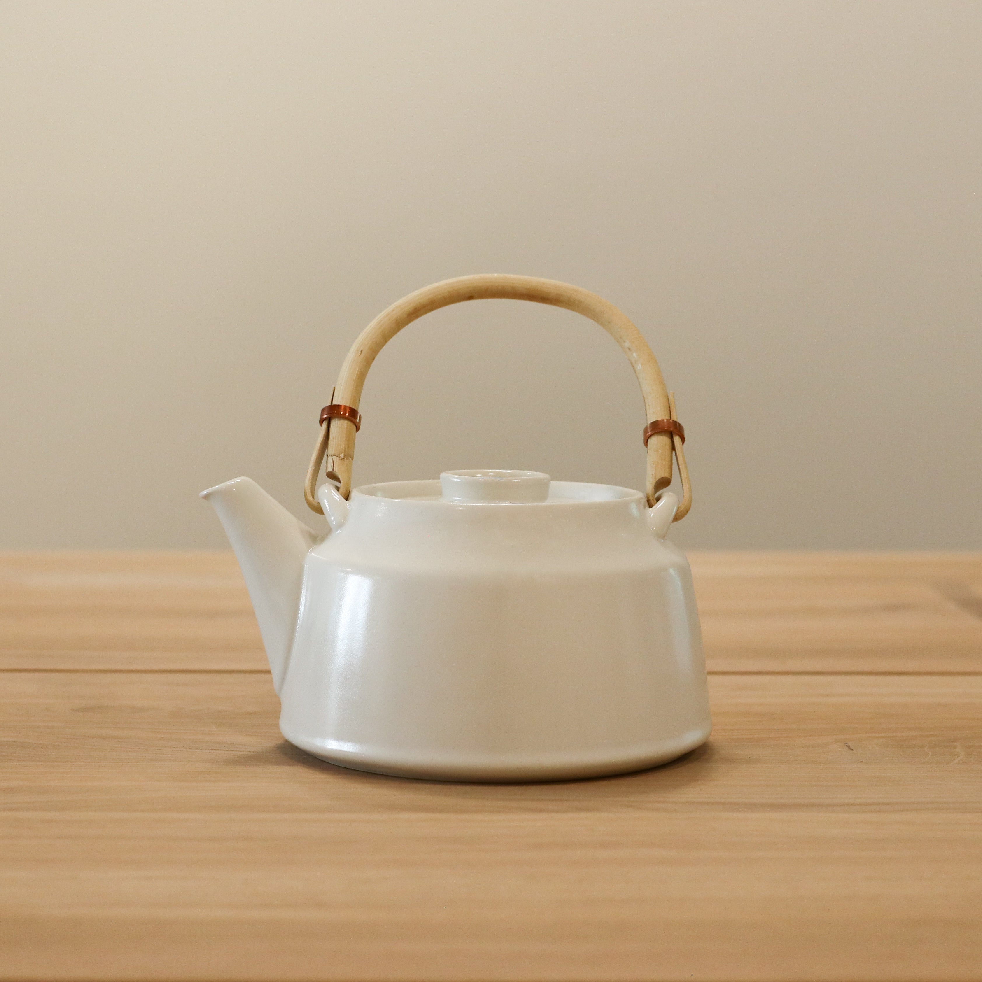 Ceramic Japan tekande hvid med bambus hank