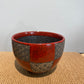 Keramikskål med røde tern og japanske mønstre