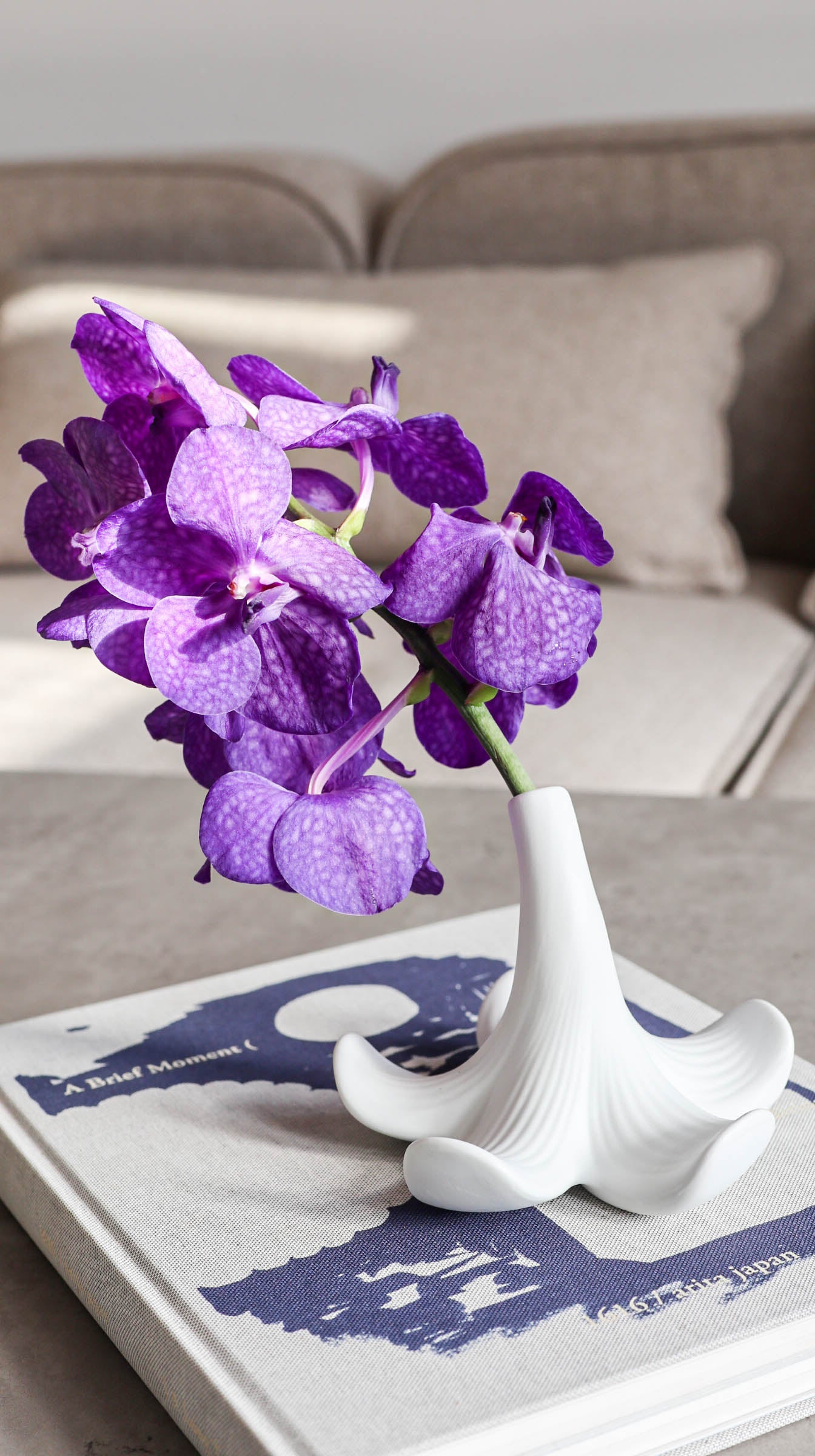 Arita: S&B Lily Flower Vase White