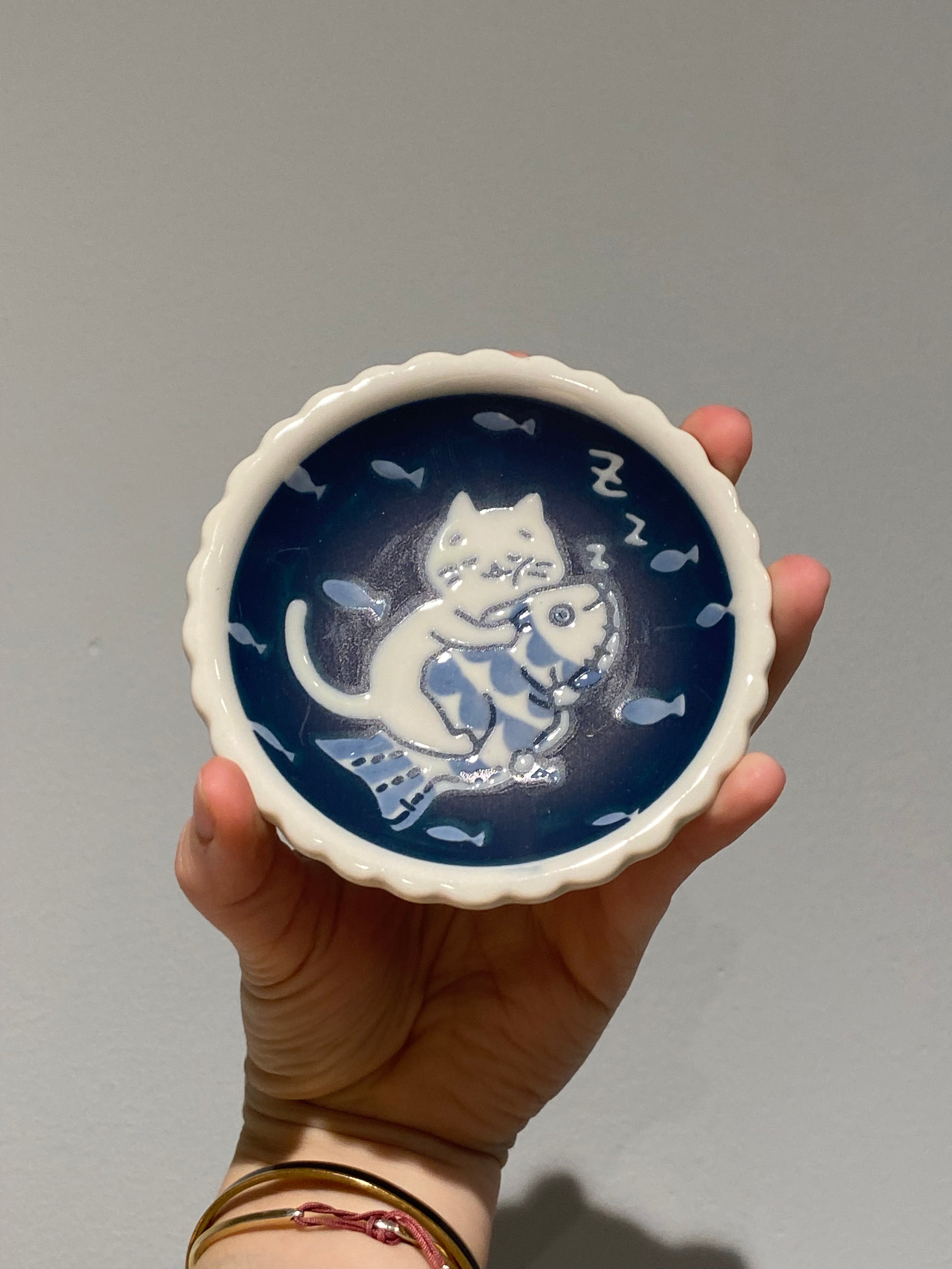 Cat plate with fish