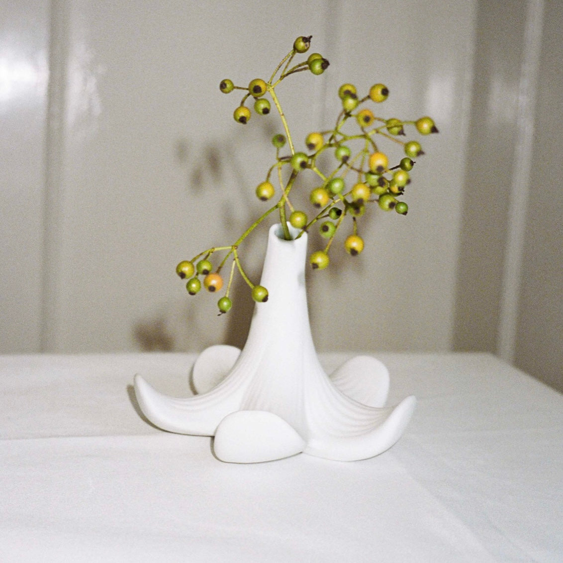Arita: S&amp;B Lily Flower Vase White